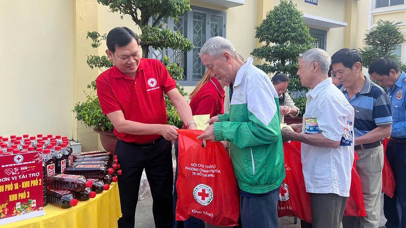 Hơn 1,3 triệu suất quà 'Tết Nhân ái' đến với người dân cả nước- Ảnh 1.