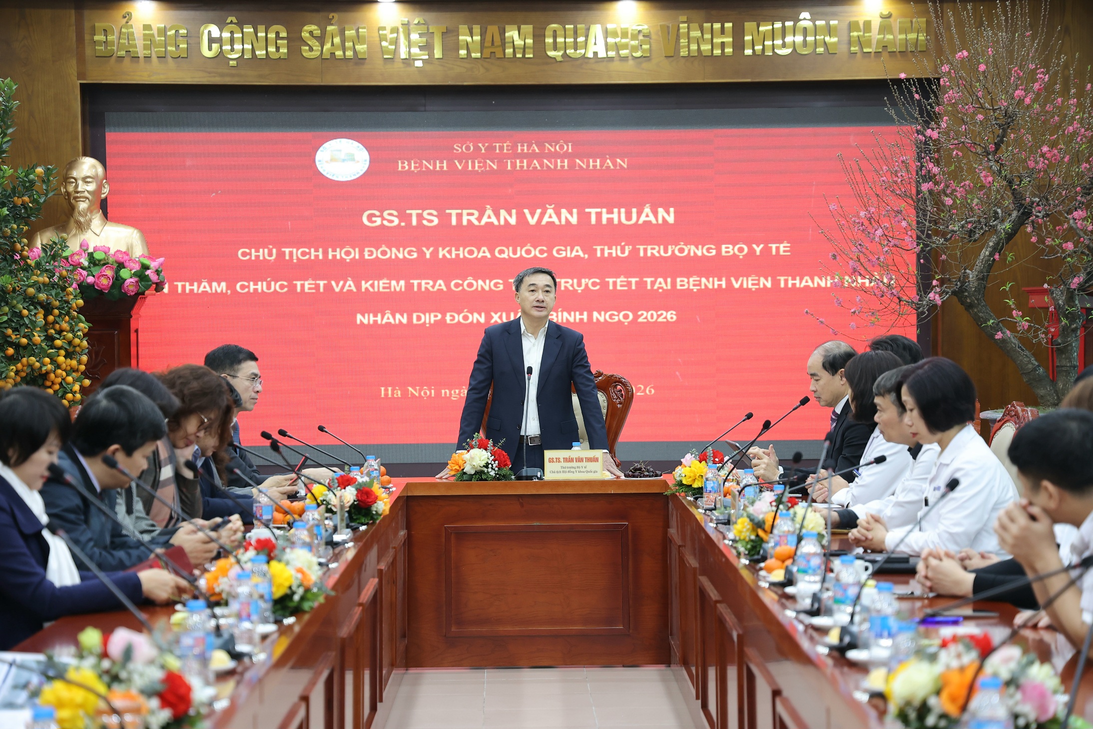 Thứ trưởng Trần Văn Thuấn thăm, kiểm tra công tác y tế dịp Tết Bính Ngọ tại 3 bệnh viện của Hà Nội- Ảnh 3.