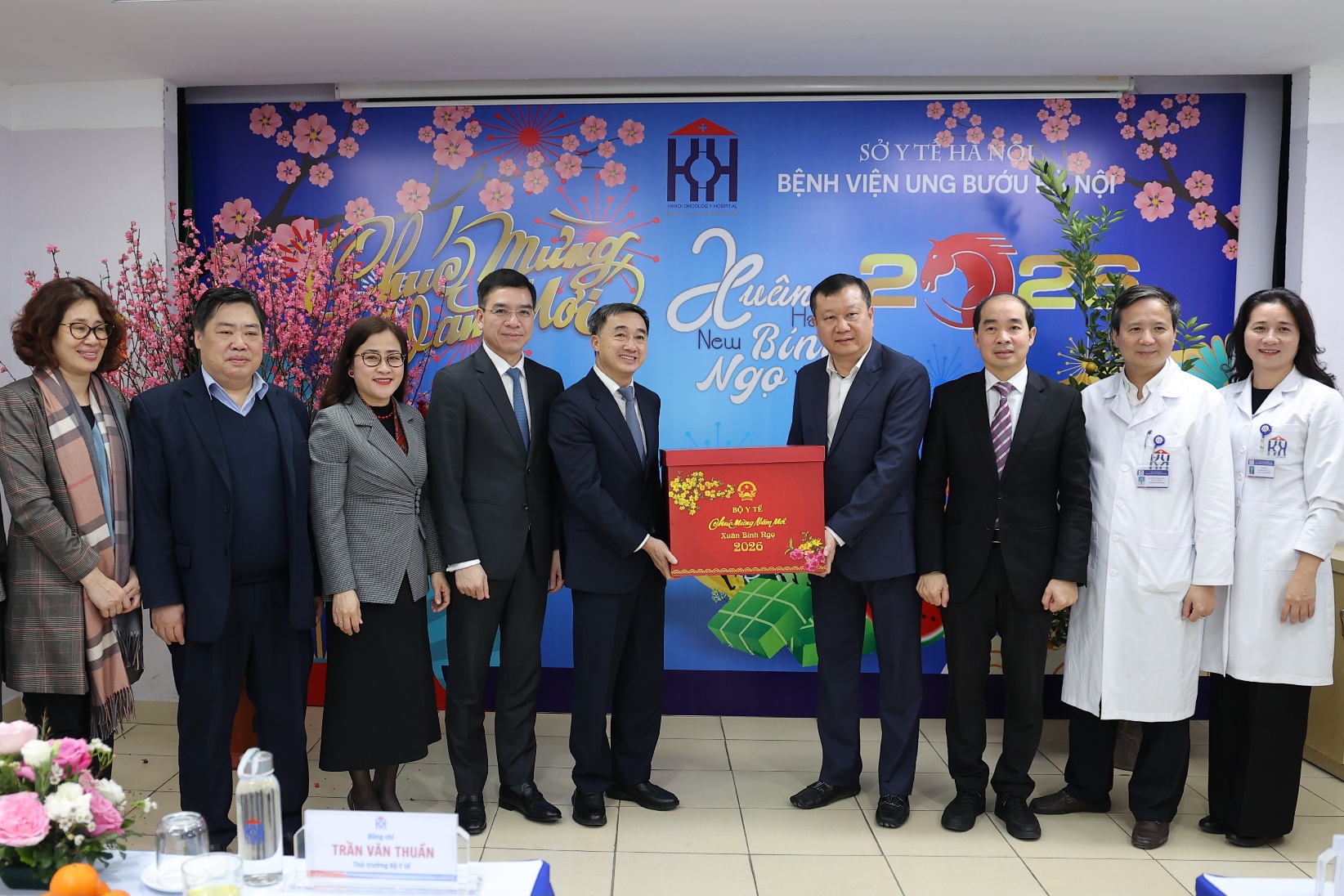 Thứ trưởng Trần Văn Thuấn thăm, kiểm tra công tác y tế dịp Tết Bính Ngọ tại 3 bệnh viện của Hà Nội- Ảnh 7.