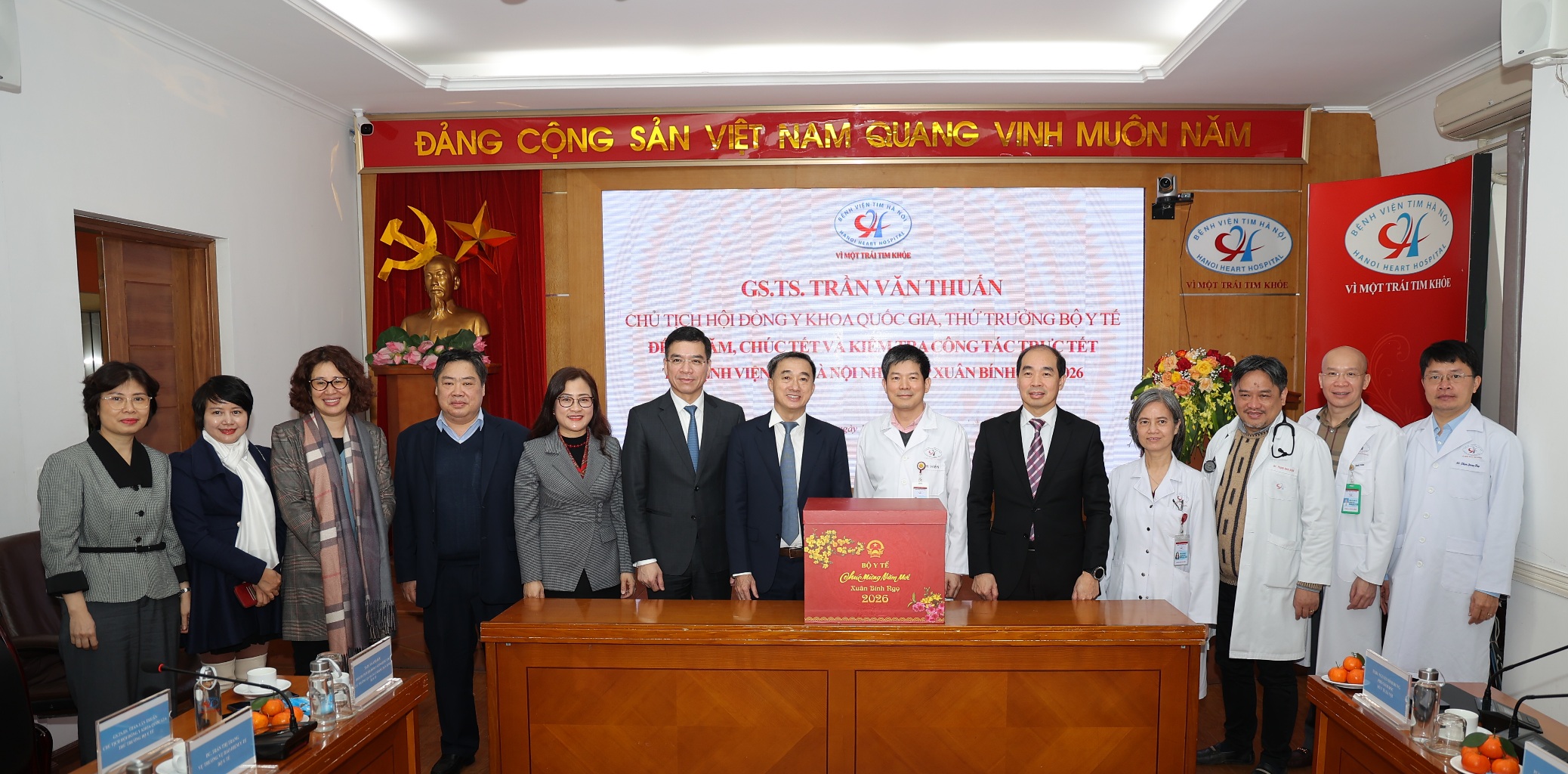 Thứ trưởng Trần Văn Thuấn thăm, kiểm tra công tác y tế dịp Tết Bính Ngọ tại 3 bệnh viện của Hà Nội- Ảnh 10.