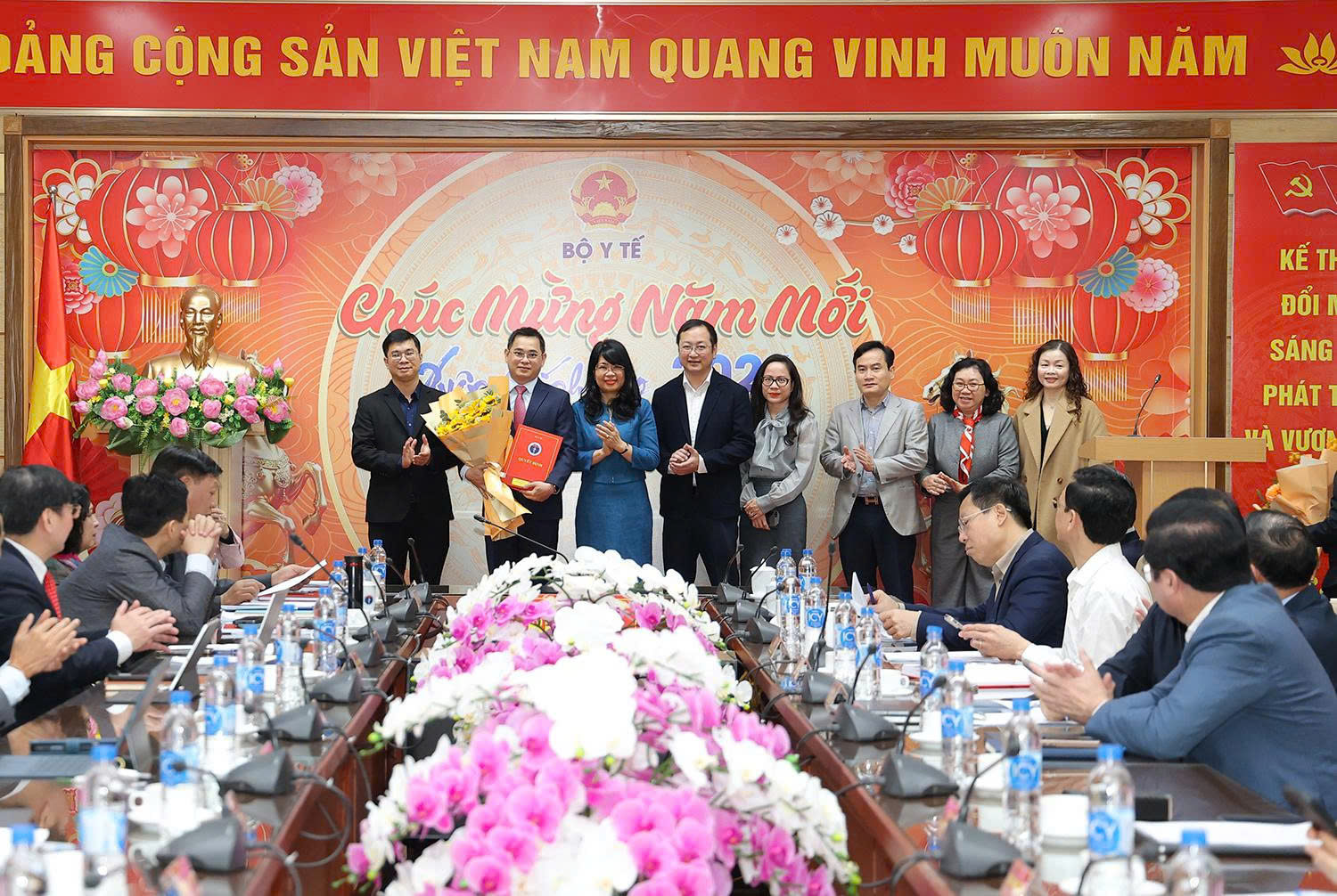 Bộ trưởng Đào Hồng Lan trao quyết định bổ nhiệm lại Tổng Biên tập Báo Sức khoẻ và Đời sống, bổ nhiệm lãnh đạo Vụ Pháp chế, Hội đồng Y khoa Quốc gia- Ảnh 9.