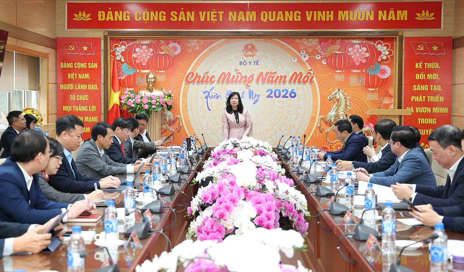 Bộ trưởng Đào Hồng Lan trao quyết định bổ nhiệm lại Tổng Biên tập Báo Sức khoẻ và Đời sống, bổ nhiệm lãnh đạo Vụ Pháp chế, Hội đồng Y khoa Quốc gia- Ảnh 5.