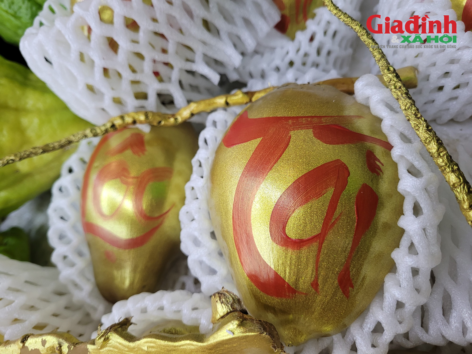 Loại quả dát vàng chỉ bán ngày Tết vì quan niệm mang 'lộc', 'tài', giá đắt đỏ vẫn 'cháy' hàng- Ảnh 2.