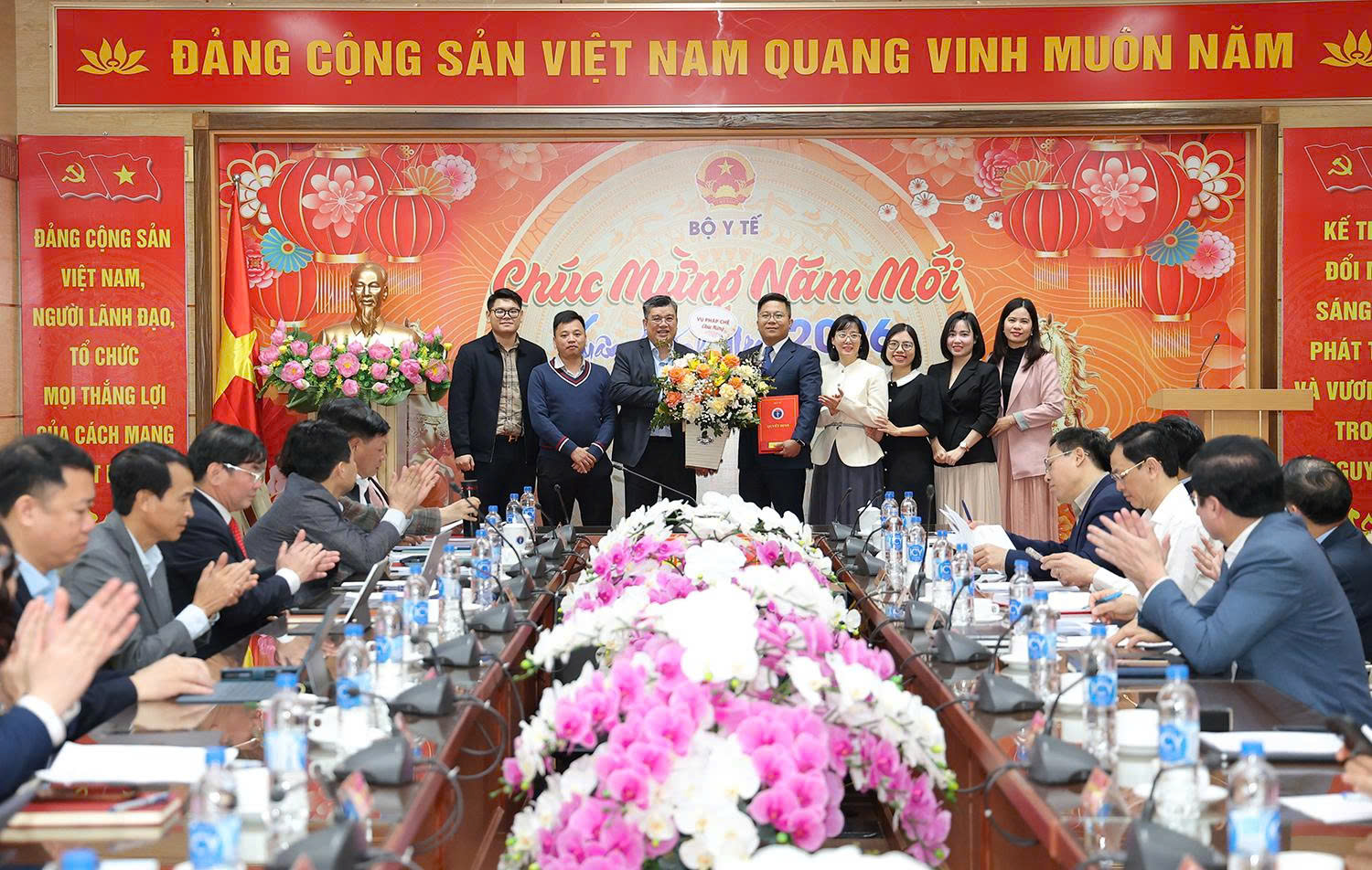 Bộ trưởng Đào Hồng Lan trao quyết định bổ nhiệm lại Tổng Biên tập Báo Sức khoẻ và Đời sống, bổ nhiệm lãnh đạo Vụ Pháp chế, Hội đồng Y khoa Quốc gia- Ảnh 8.