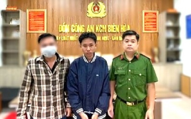 Hà Nội: Xử lý nhiều ô tô đỗ xe trái phép gây ùn tắc giao thông những ngày cận Tết- Ảnh 3.