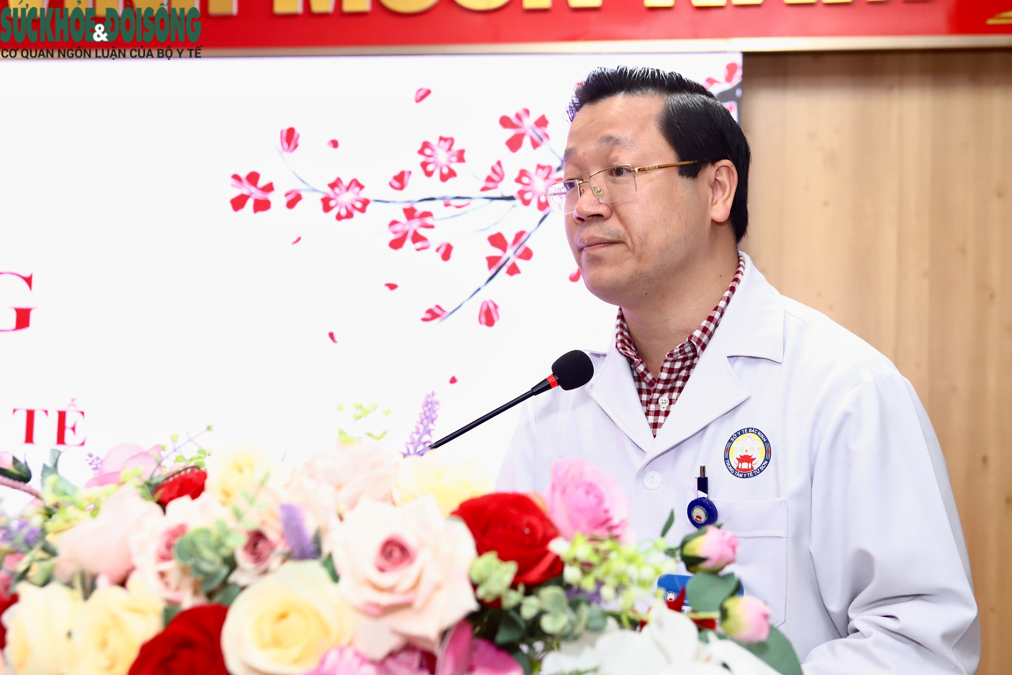 Thứ trưởng Bộ Y tế Trần Văn Thuấn thăm, chúc Tết và kiểm tra công tác trực Tết tại BVĐK Từ Sơn- Ảnh 2.