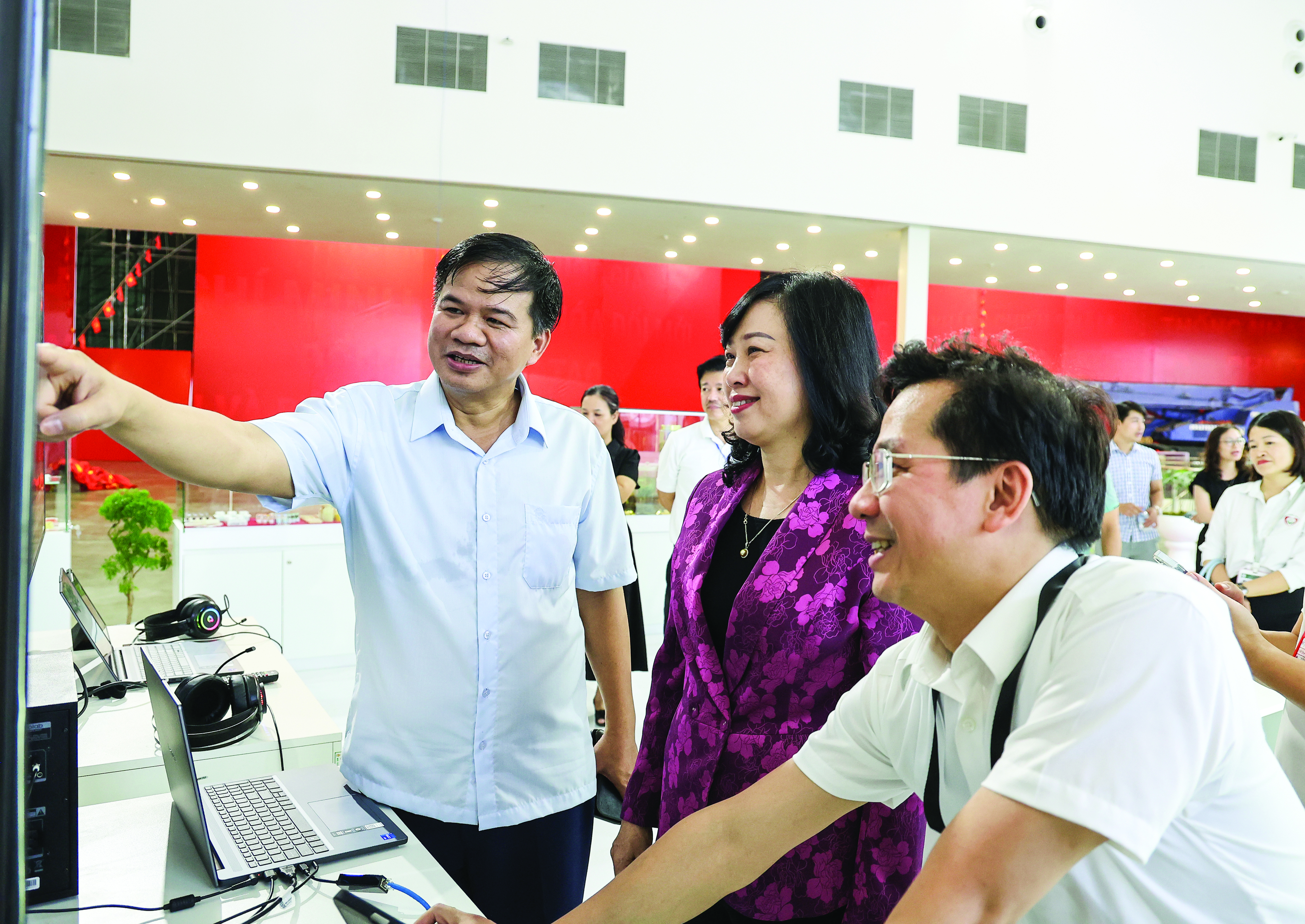 Bộ trưởng Đào Hồng Lan: Y tế Việt Nam và khát vọng vươn mình trong kỷ nguyên mới- Ảnh 3. Bộ trưởng Đào Hồng Lan: Y tế Việt Nam và khát vọng vươn mình trong kỷ nguyên mới- Ảnh 3.