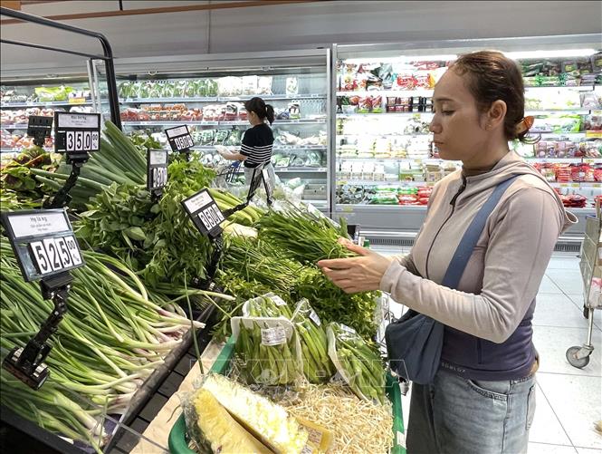 Thị trường hoa, cây cảnh Tết: Nơi trầm lắng, nơi cháy hàng- Ảnh 6. Thị trường hoa, cây cảnh Tết: Nơi trầm lắng, nơi cháy hàng- Ảnh 6.