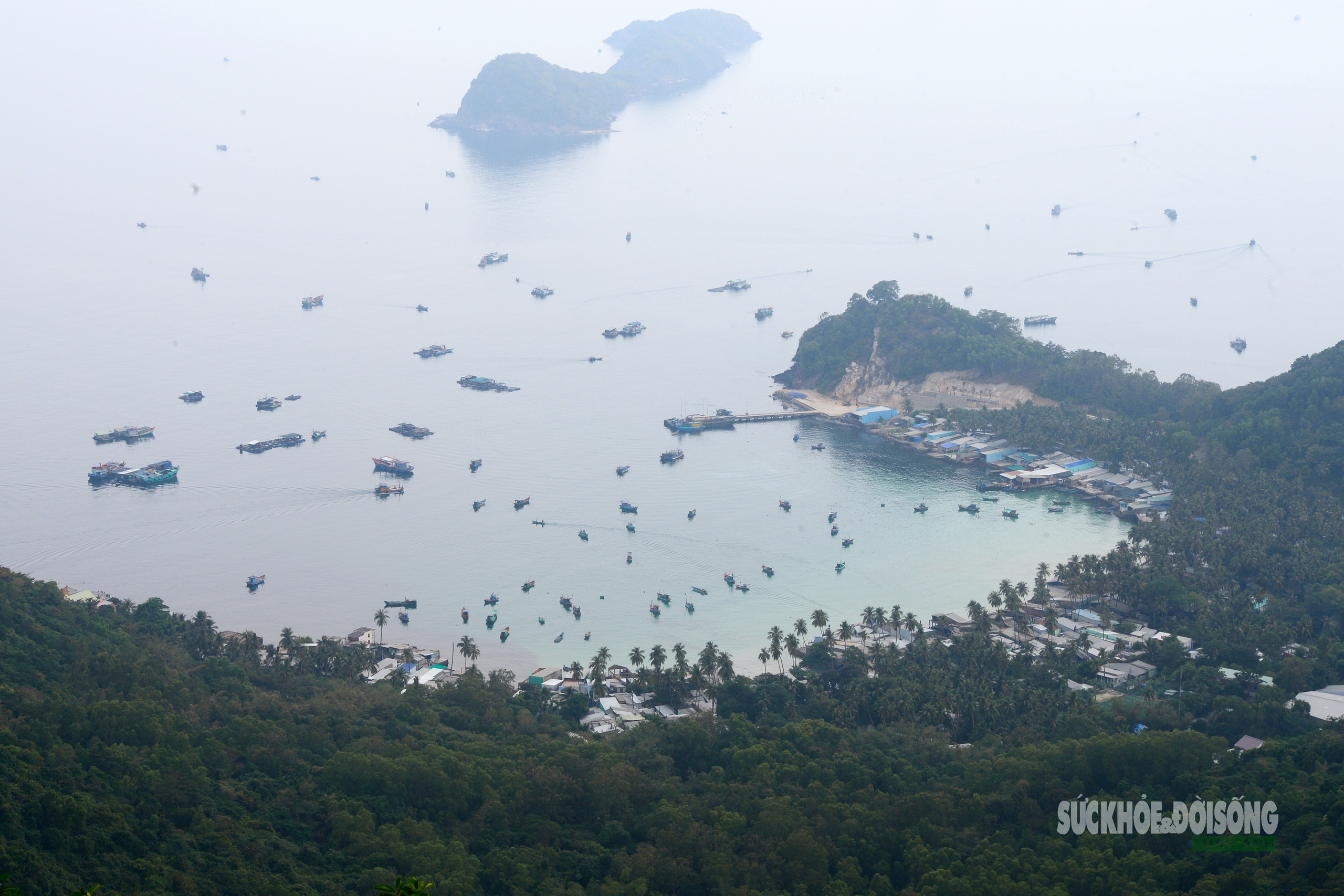 Thầy thuốc nơi đảo xa, ngày đêm vì sức khỏe nhân dân- Ảnh 6.