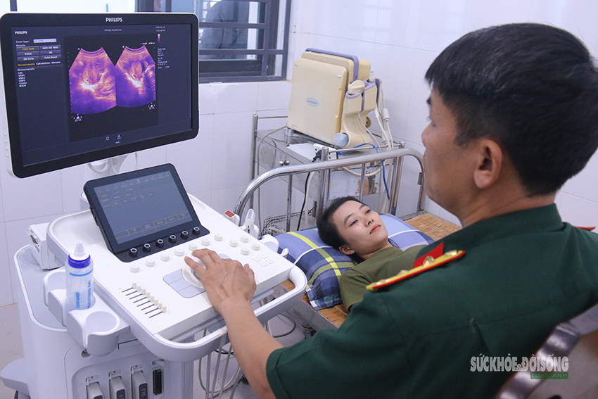 Thầy thuốc nơi đảo xa, ngày đêm vì sức khỏe nhân dân- Ảnh 5.