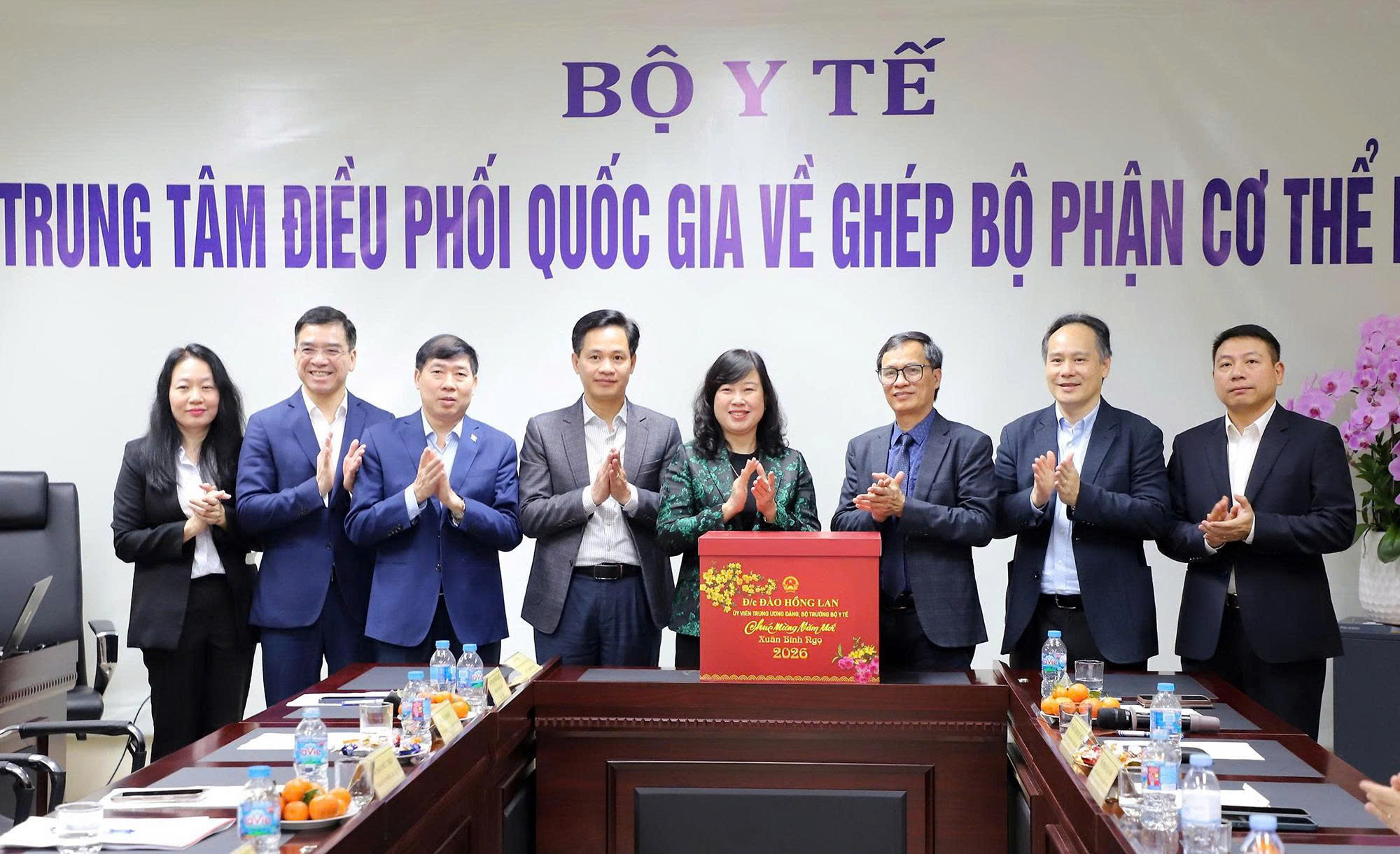 Bộ trưởng Đào Hồng Lan thăm, chúc Tết một số đơn vị của Bộ Y tế, Bộ Công an- Ảnh 4.