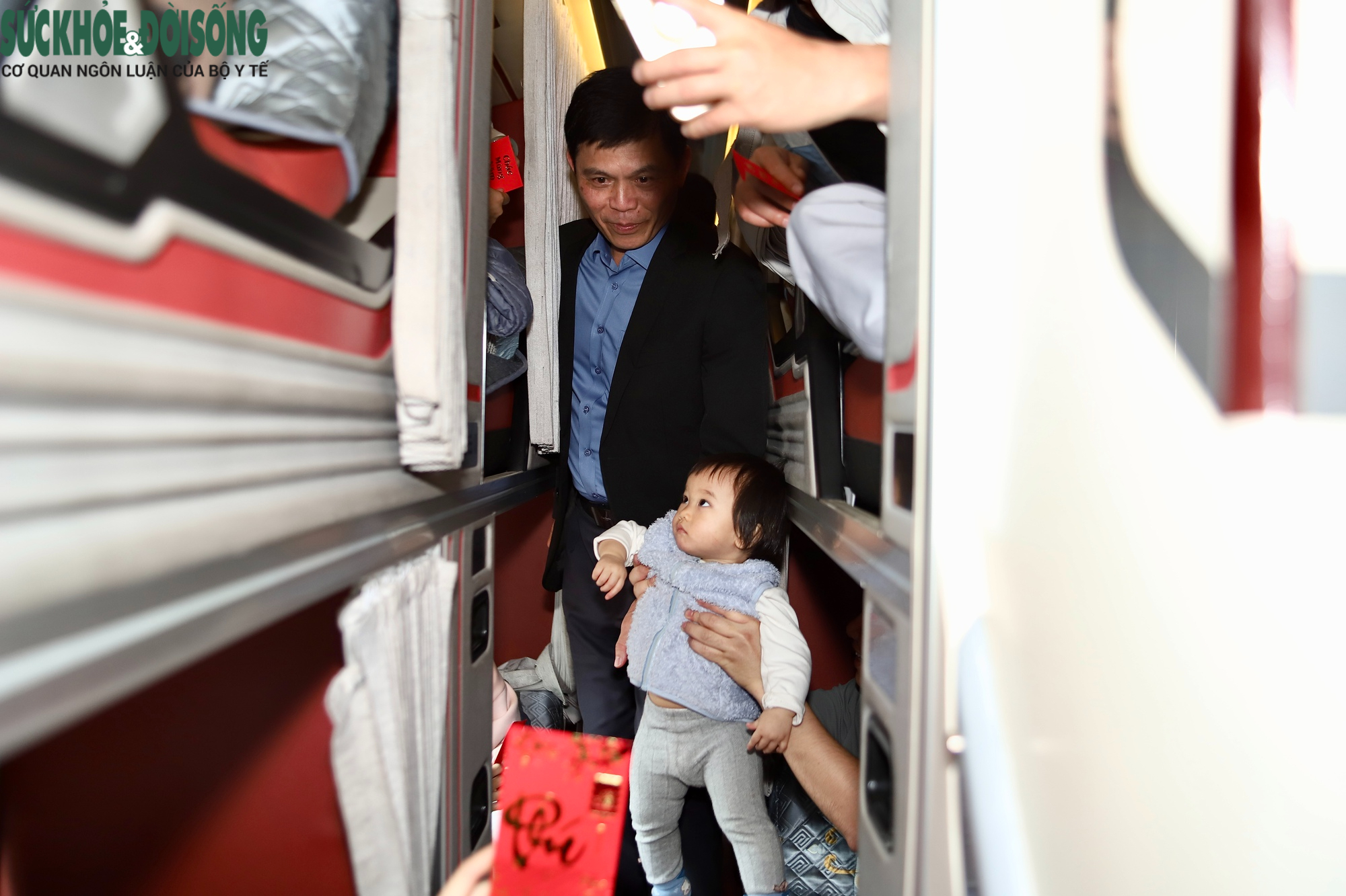 Lãnh đạo Bộ Xây dựng trực tiếp thị sát các bến xe Hà Nội dịp cao điểm Tết- Ảnh 4.