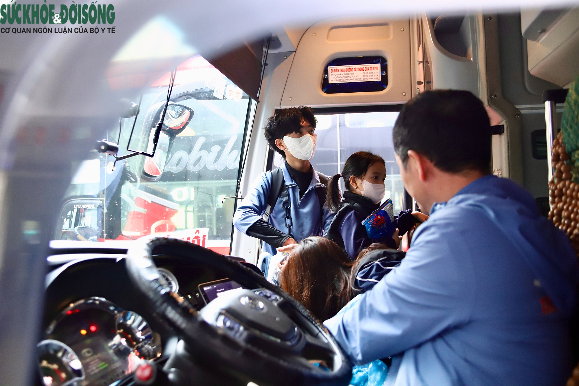 Người dân chen chân lên xe về quê đón Tết, các bến xe Hà Nội dự kiến tăng khách gấp 3 đến 4 lần- Ảnh 5. Người dân chen chân lên xe về quê đón Tết, các bến xe Hà Nội dự kiến tăng khách gấp 3 đến 4 lần- Ảnh 5.