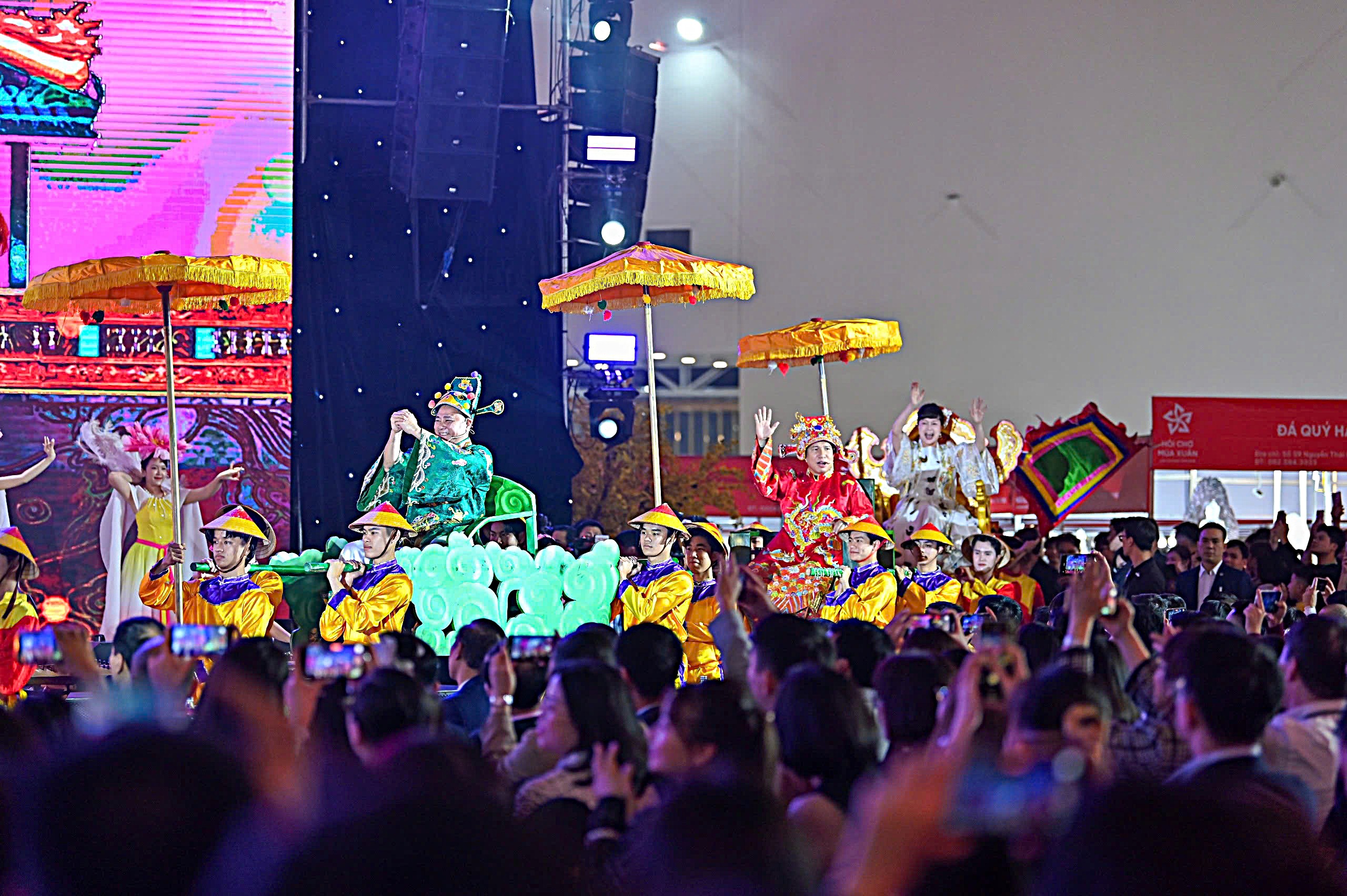 Hoành tráng Lễ bế mạc Hội chợ Mùa Xuân 2026- Ảnh 4. Hoành tráng Lễ bế mạc Hội chợ Mùa Xuân 2026- Ảnh 4.