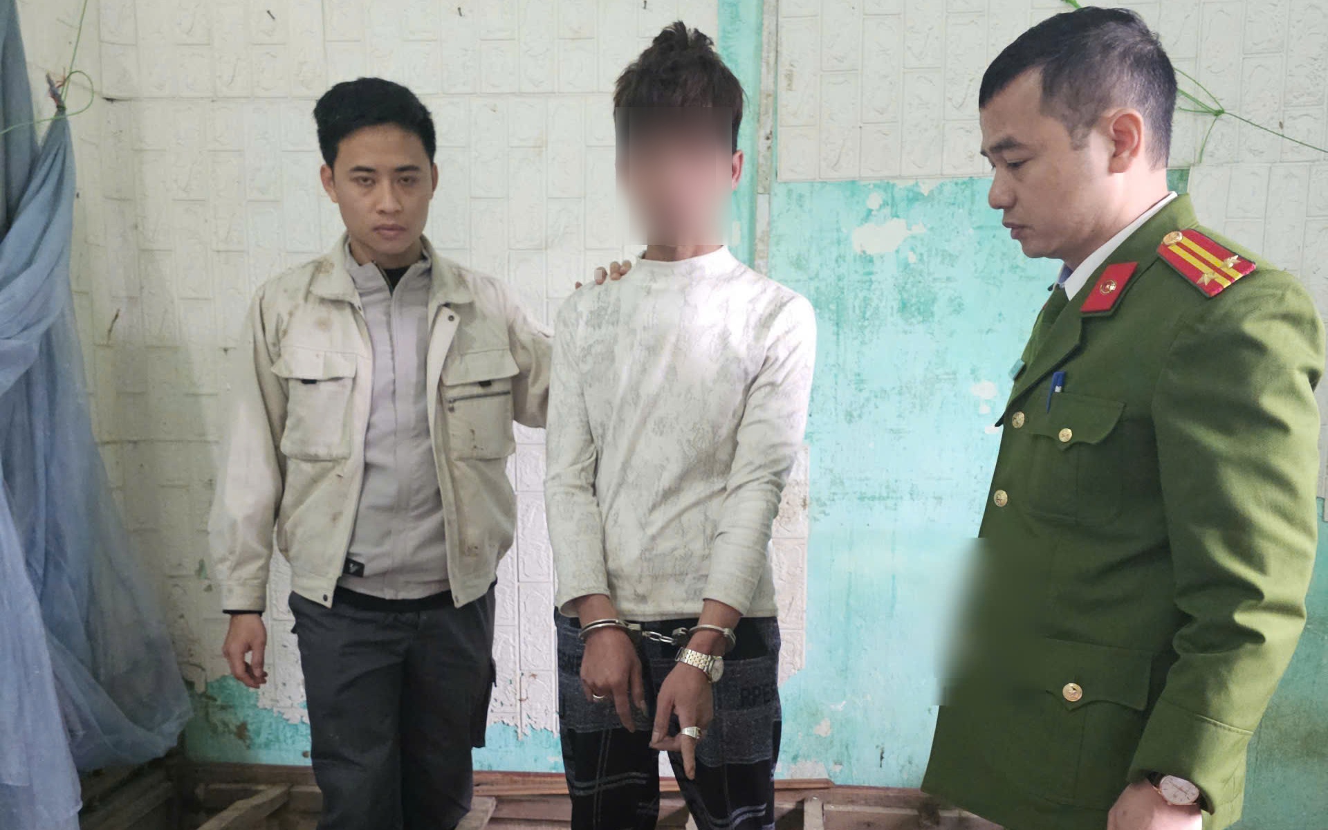 Khởi tố Trưởng trạm bê tông thuộc Công ty CP Việt Trung vì chỉ đạo đổ chất thải ra mương nước- Ảnh 2.