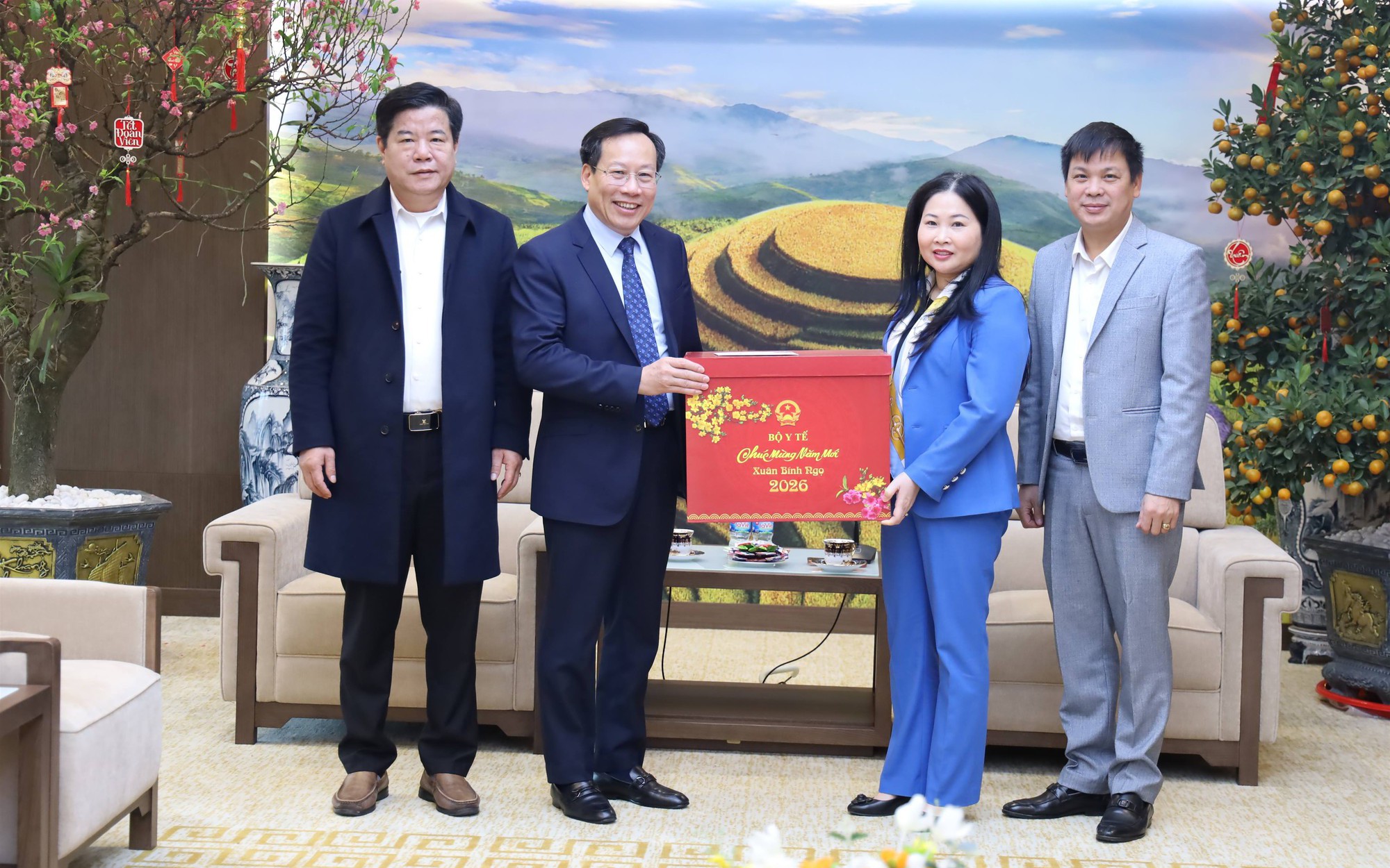 Thứ trưởng Lê Đức Luận thăm, chúc Tết các cơ sở y tế trên địa bàn tỉnh Lào Cai