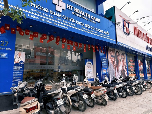 HT ヘルスケア - 根本原因からの治癒と可動性回復のモデルを追求する内科および筋骨格系疾患の専門クリニック - 画像 1。 HT Healthcare - Phòng khám chuyên khoa Nội cơ xương khớp theo đuổi mô hình chữa lành và phục hồi vận động từ gốc- Ảnh 1.