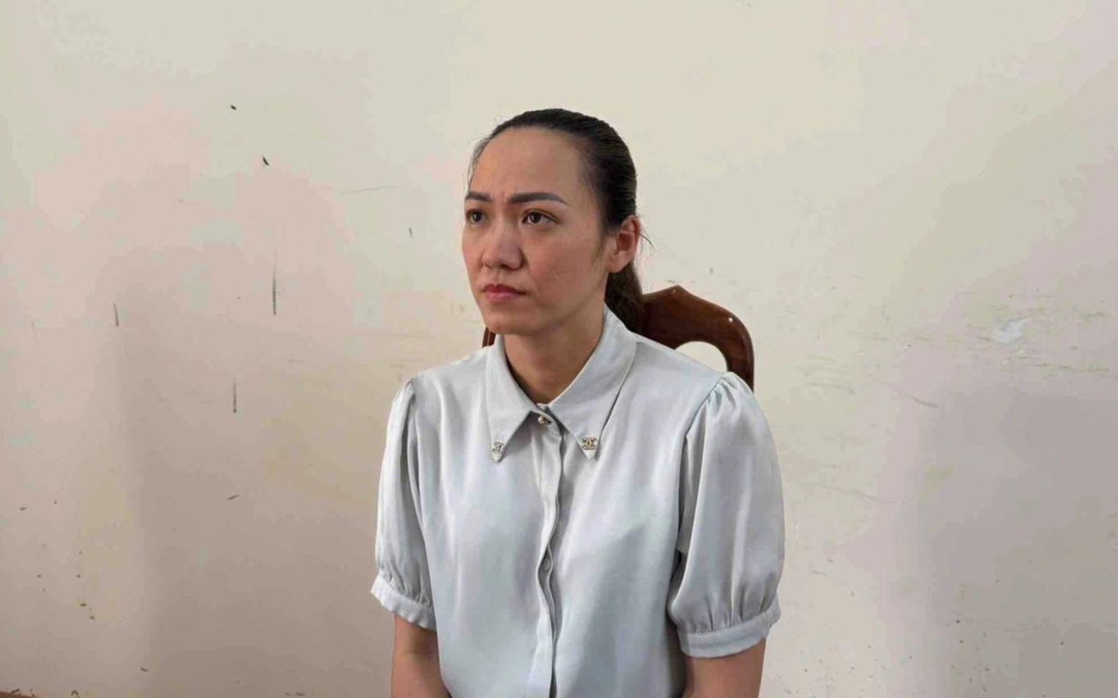 Bắt tài xế xe tải vượt ẩu cán một nữ sinh tử vong- Ảnh 2. Người phụ nữ lái ô tô tông tử vong chủ tịch xã bị phạt 3 năm tù