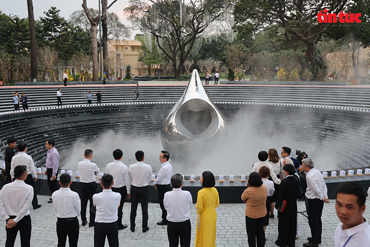TP Hồ Chí Minh khánh thành công viên tưởng niệm nạn nhân COVID-19- Ảnh 3. TP Hồ Chí Minh khánh thành công viên tưởng niệm nạn nhân COVID-19- Ảnh 3.