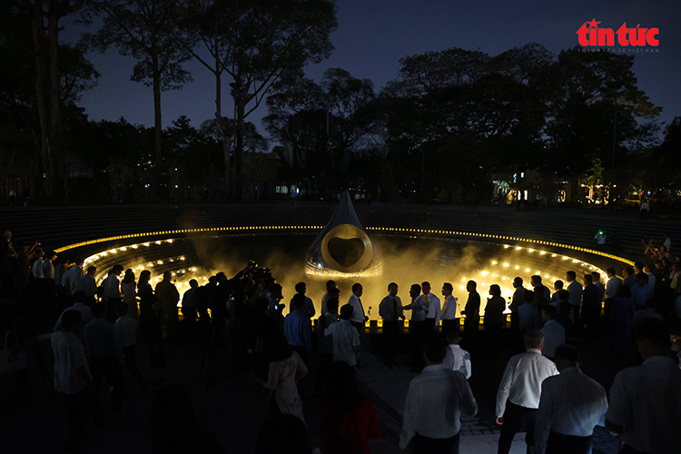 TP Hồ Chí Minh khánh thành công viên tưởng niệm nạn nhân COVID-19- Ảnh 11. TP Hồ Chí Minh khánh thành công viên tưởng niệm nạn nhân COVID-19- Ảnh 11.