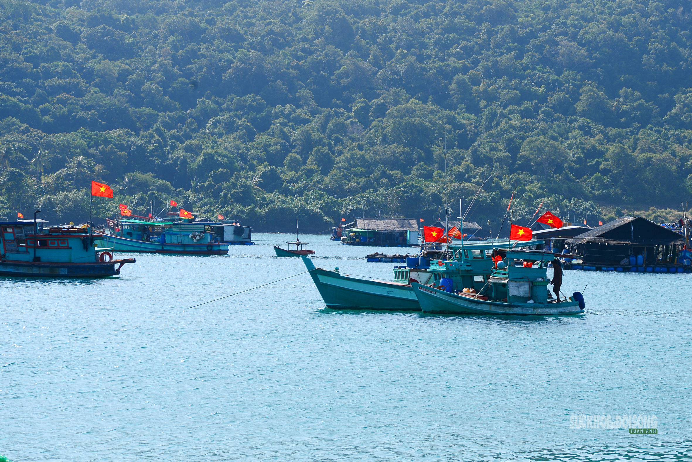 Tự hào cờ Tổ quốc tung bay nơi đầu sóng biển Tây Nam- Ảnh 8.