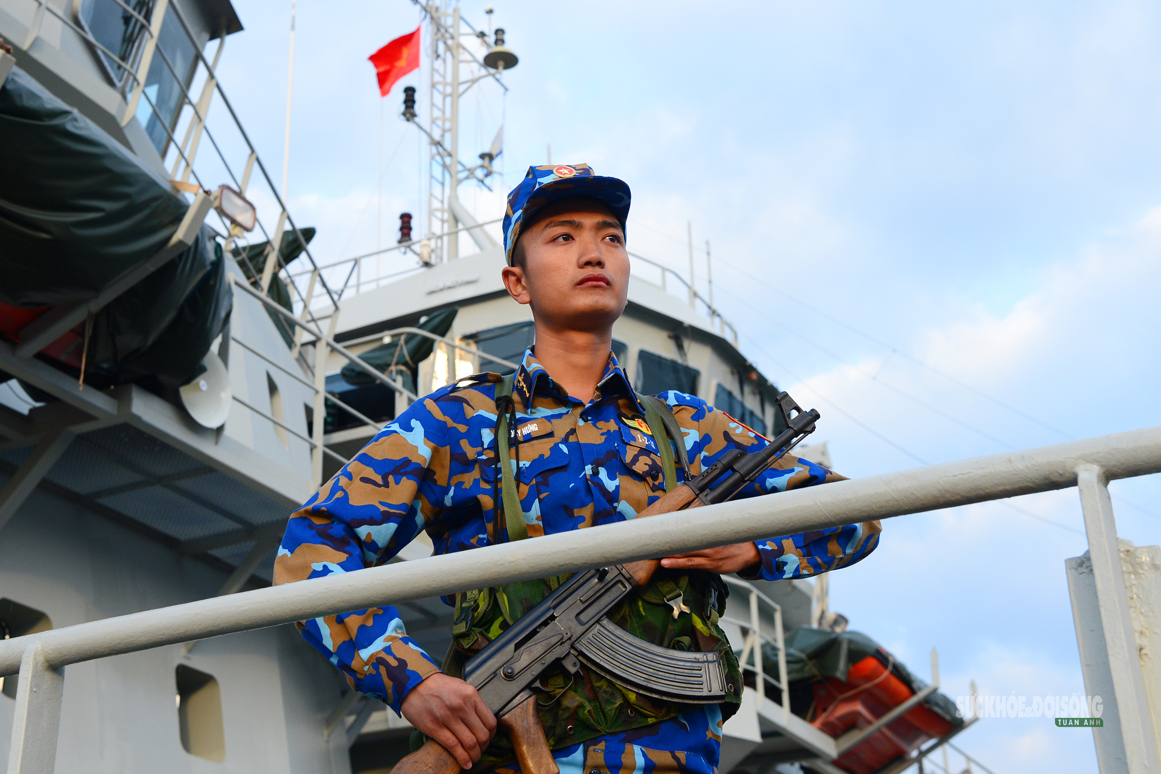 Tự hào cờ Tổ quốc tung bay nơi đầu sóng biển Tây Nam- Ảnh 4.