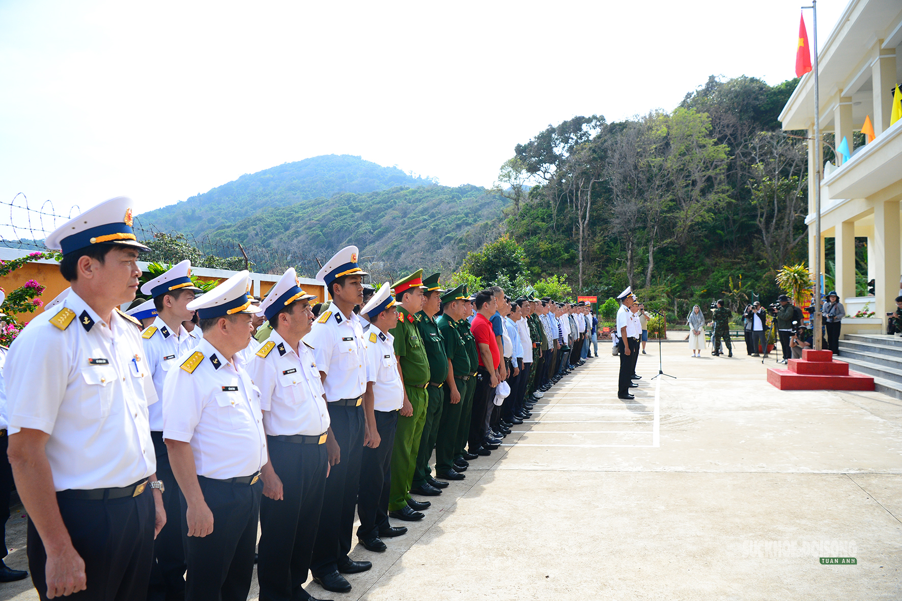 Tự hào cờ Tổ quốc tung bay nơi đầu sóng biển Tây Nam- Ảnh 2.