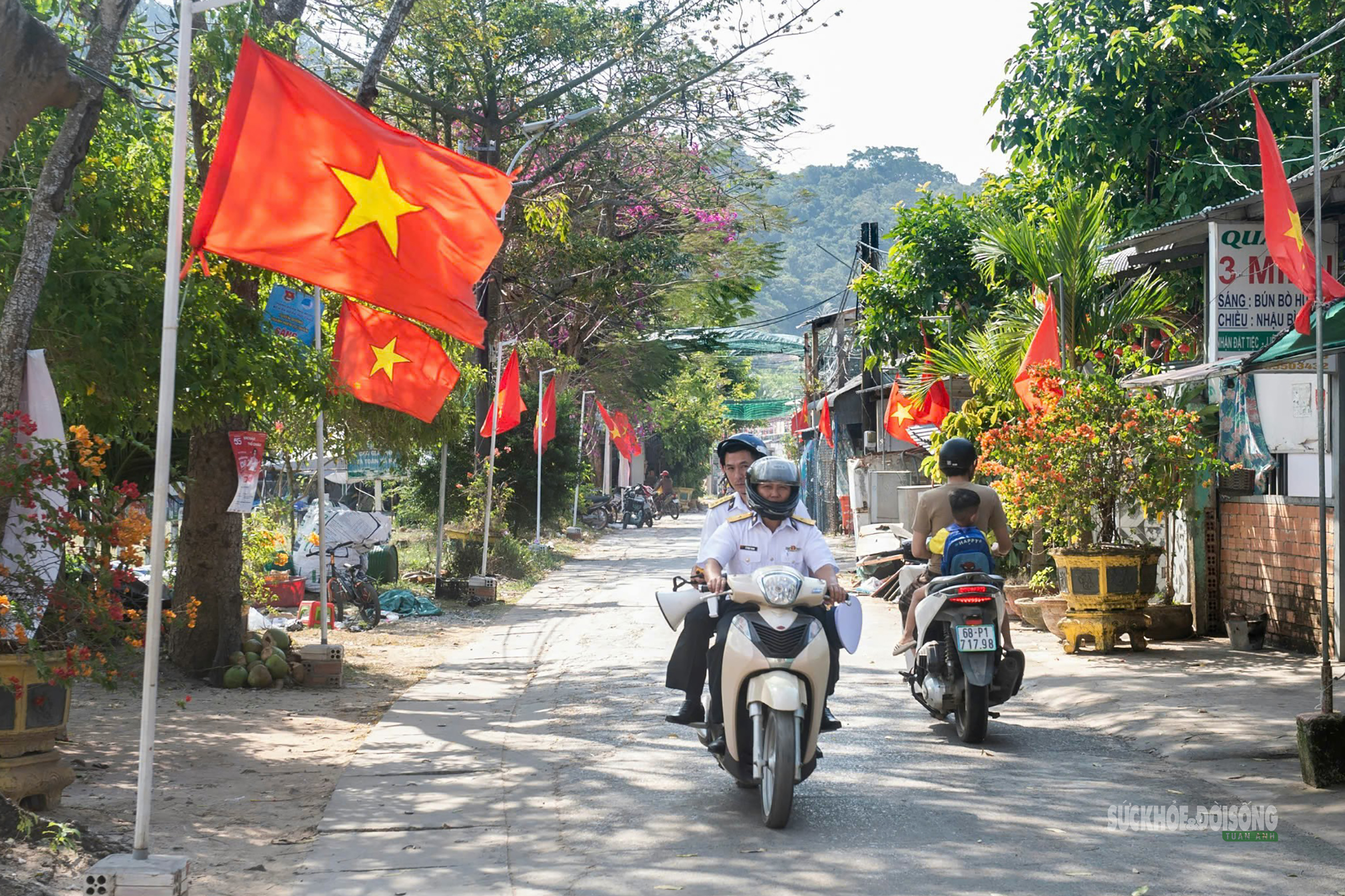 Tự hào cờ Tổ quốc tung bay nơi đầu sóng biển Tây Nam- Ảnh 5.