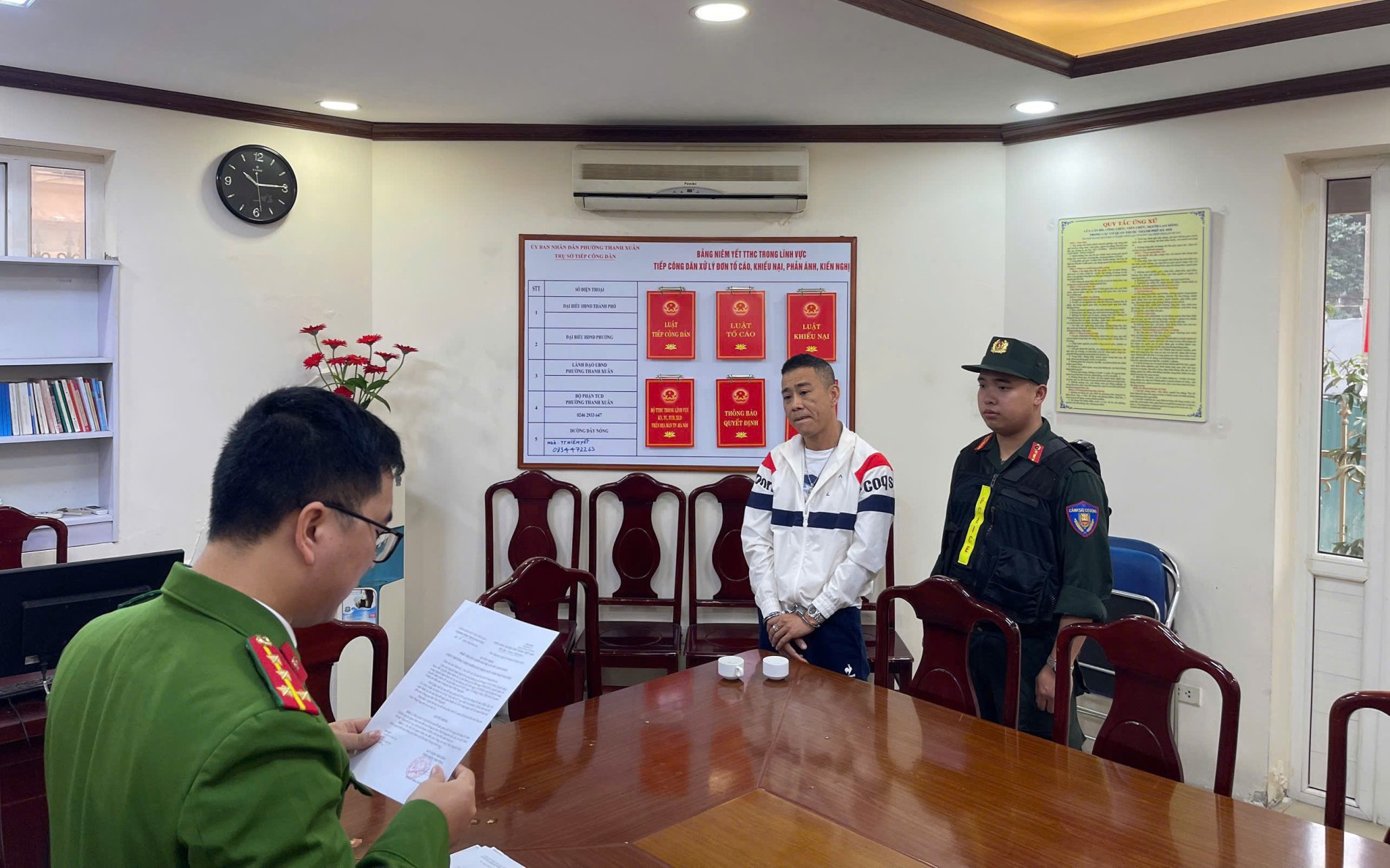 Cụ bà 72 tuổi suýt mất 150 triệu đồng vì bẫy lừa đảo 'quà tặng quốc tế'- Ảnh 2.