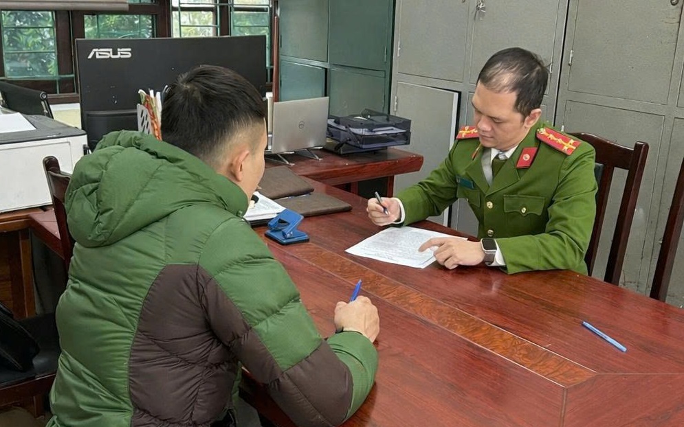 Bình luận xúc phạm lực lượng Công an trên Fanpage, người đàn ông bị xử phạt- Ảnh 2.