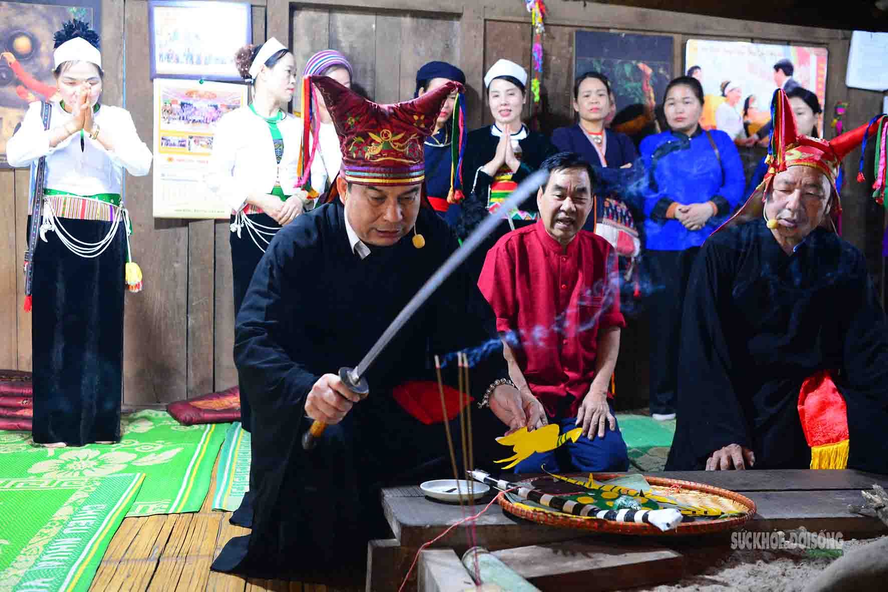 Giữ lửa thiêng trong mỗi nếp nhà Mường- Ảnh 4.