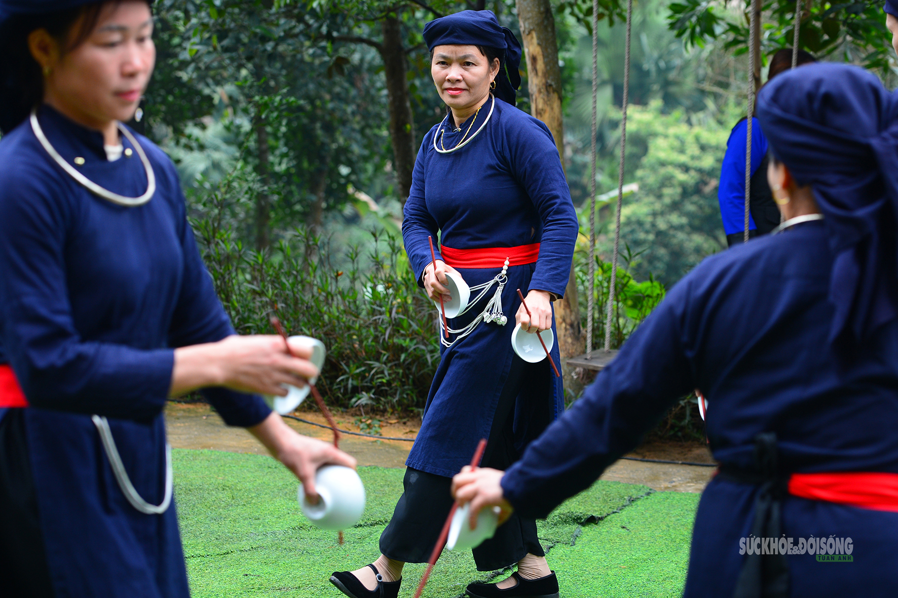 Khi chiếc bát, đôi đũa hóa thành vũ điệu- Ảnh 3.