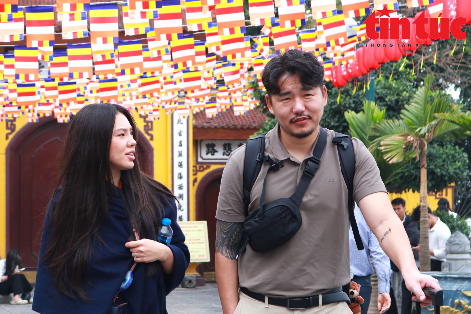 Khách quốc tế nô nức ghé thăm ngôi chùa cổ nhất Hà Nội dịp Tết Bính Ngọ- Ảnh 11.