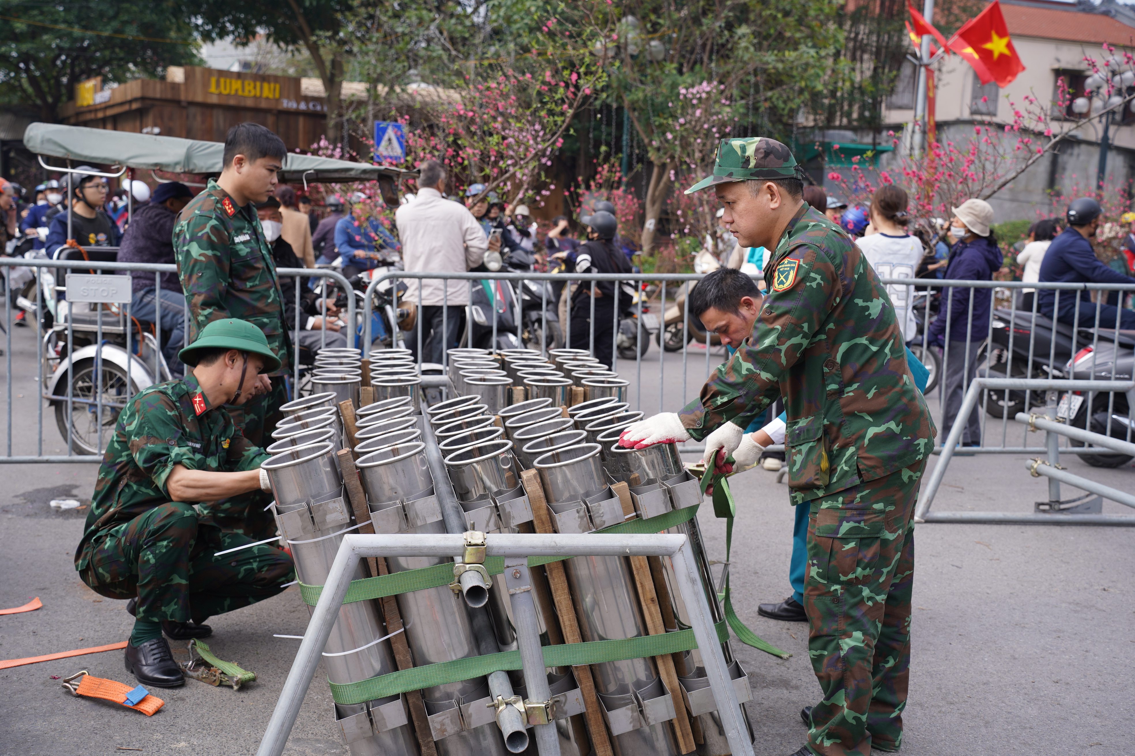 Cận cảnh các trận địa pháo hoa ở Hà Nội trước thời khắc đón Giao thừa- Ảnh 5.