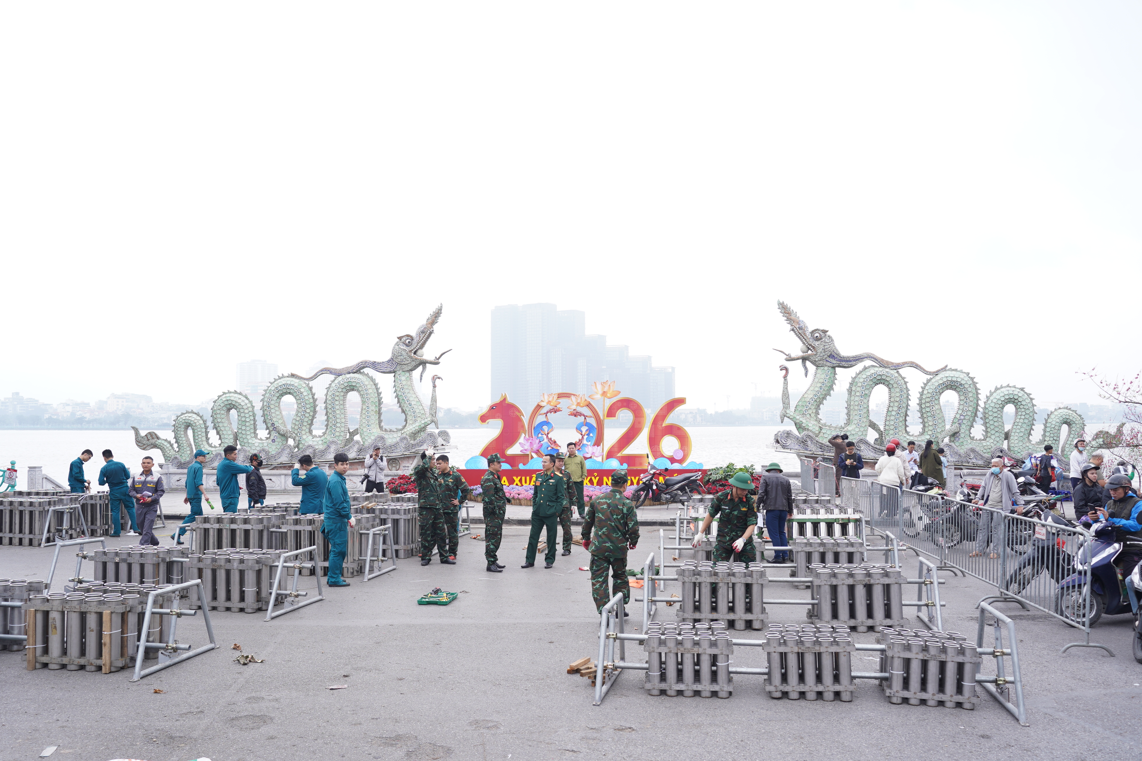 Cận cảnh các trận địa pháo hoa ở Hà Nội trước thời khắc đón Giao thừa- Ảnh 11.