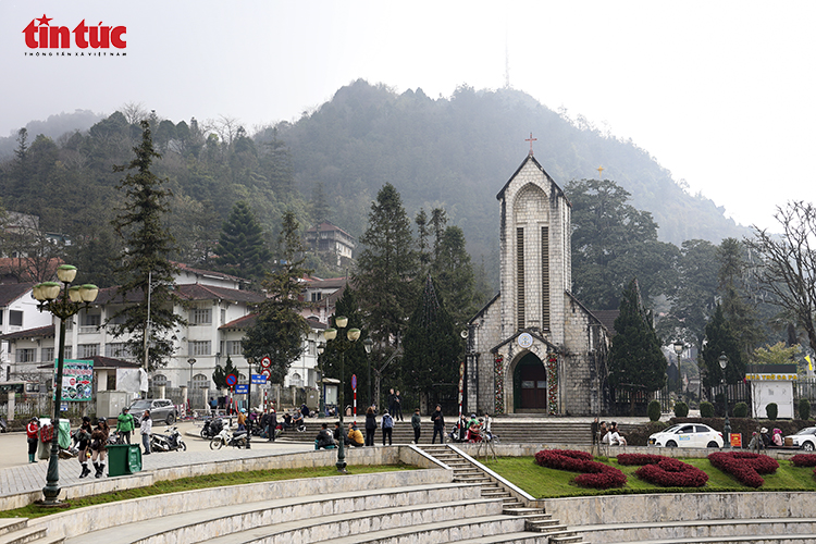 Sa Pa 'cháy phòng' dịp Tết Nguyên đán Bính Ngọ 2026- Ảnh 1.