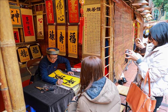 Top những không gian và điểm đến du Xuân tại Hà Nội dịp Tết Bính Ngọ- Ảnh 1.