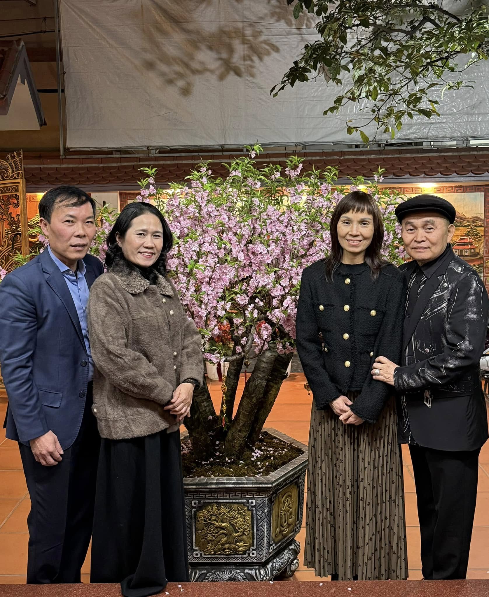 Tuổi xế chiều của một danh hài đất Bắc: Tự nhận là 'mầm non điện ảnh', đời thường chiều vợ hết lòng- Ảnh 4.