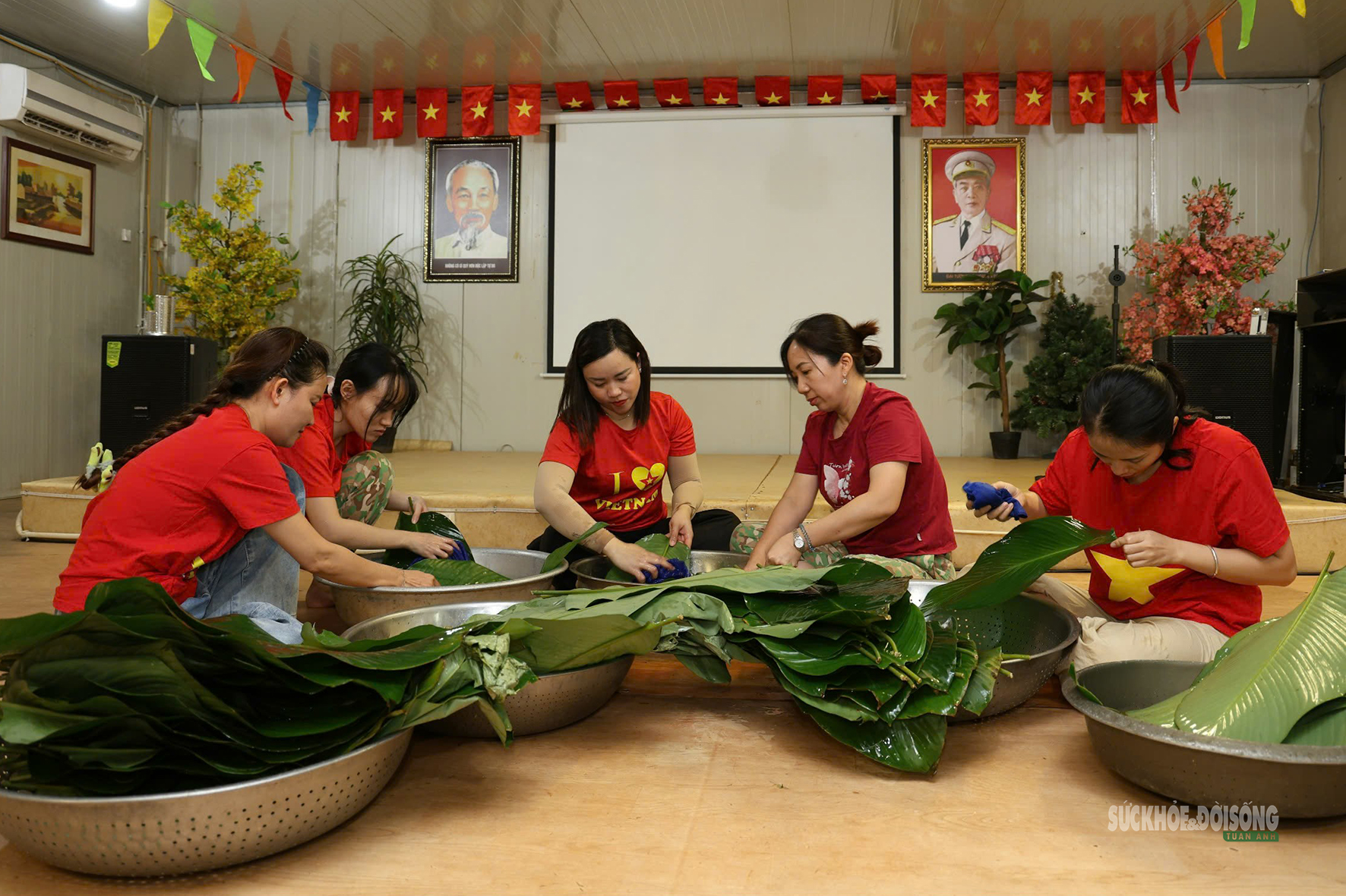 Bác sĩ Việt Nam tại Phái bộ Liên Hợp Quốc giữ trọn hương Xuân- Ảnh 2. Bác sĩ Việt Nam tại Phái bộ Liên Hợp Quốc giữ trọn hương Xuân- Ảnh 2.