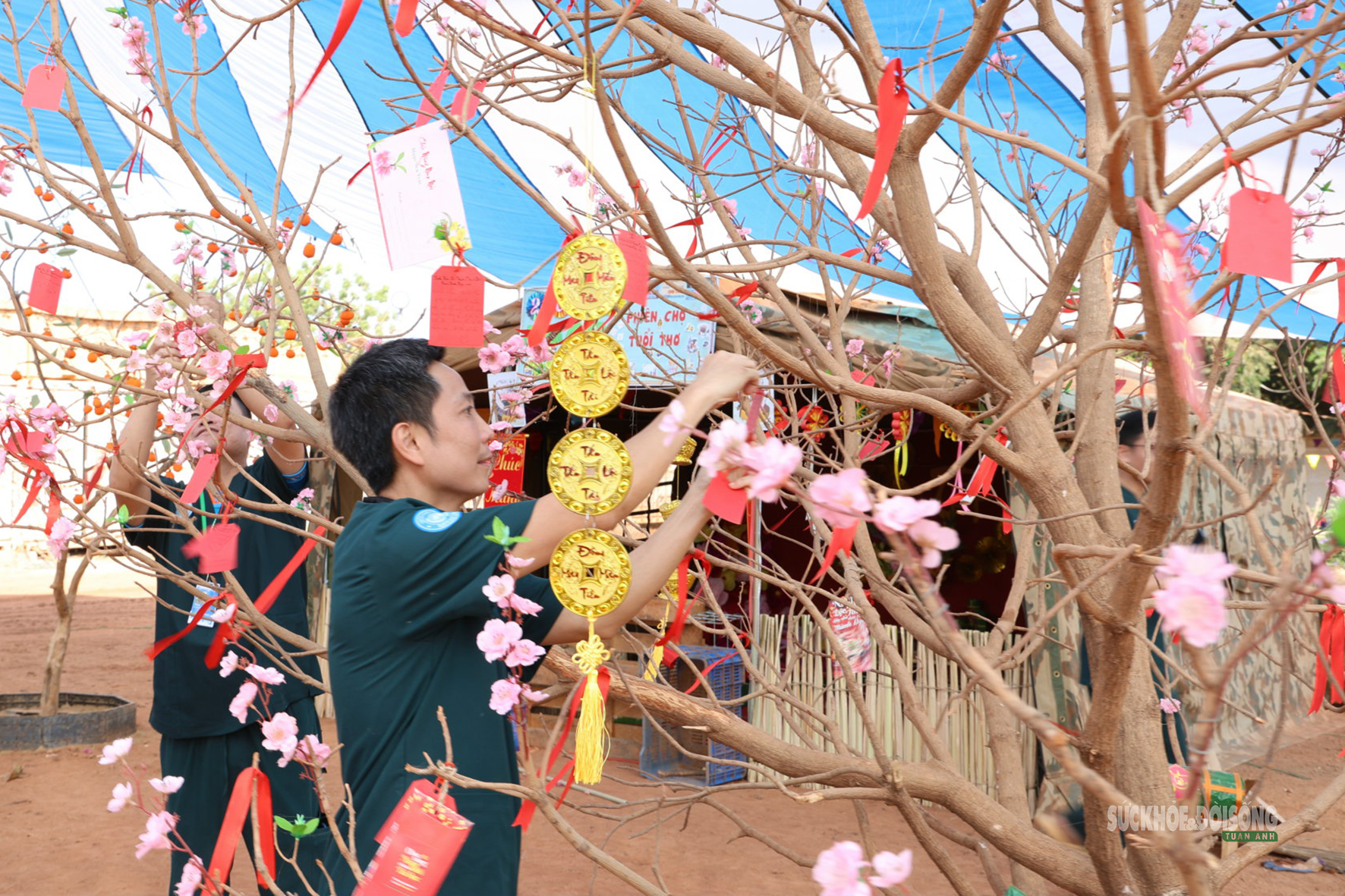 Bác sĩ Việt Nam tại Phái bộ Liên Hợp Quốc giữ trọn hương Xuân- Ảnh 4. Bác sĩ Việt Nam tại Phái bộ Liên Hợp Quốc giữ trọn hương Xuân- Ảnh 4.