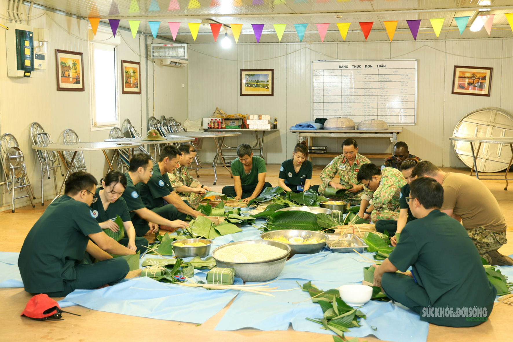 Bác sĩ Việt Nam tại Phái bộ Liên Hợp Quốc giữ trọn hương Xuân- Ảnh 3. Bác sĩ Việt Nam tại Phái bộ Liên Hợp Quốc giữ trọn hương Xuân- Ảnh 3.