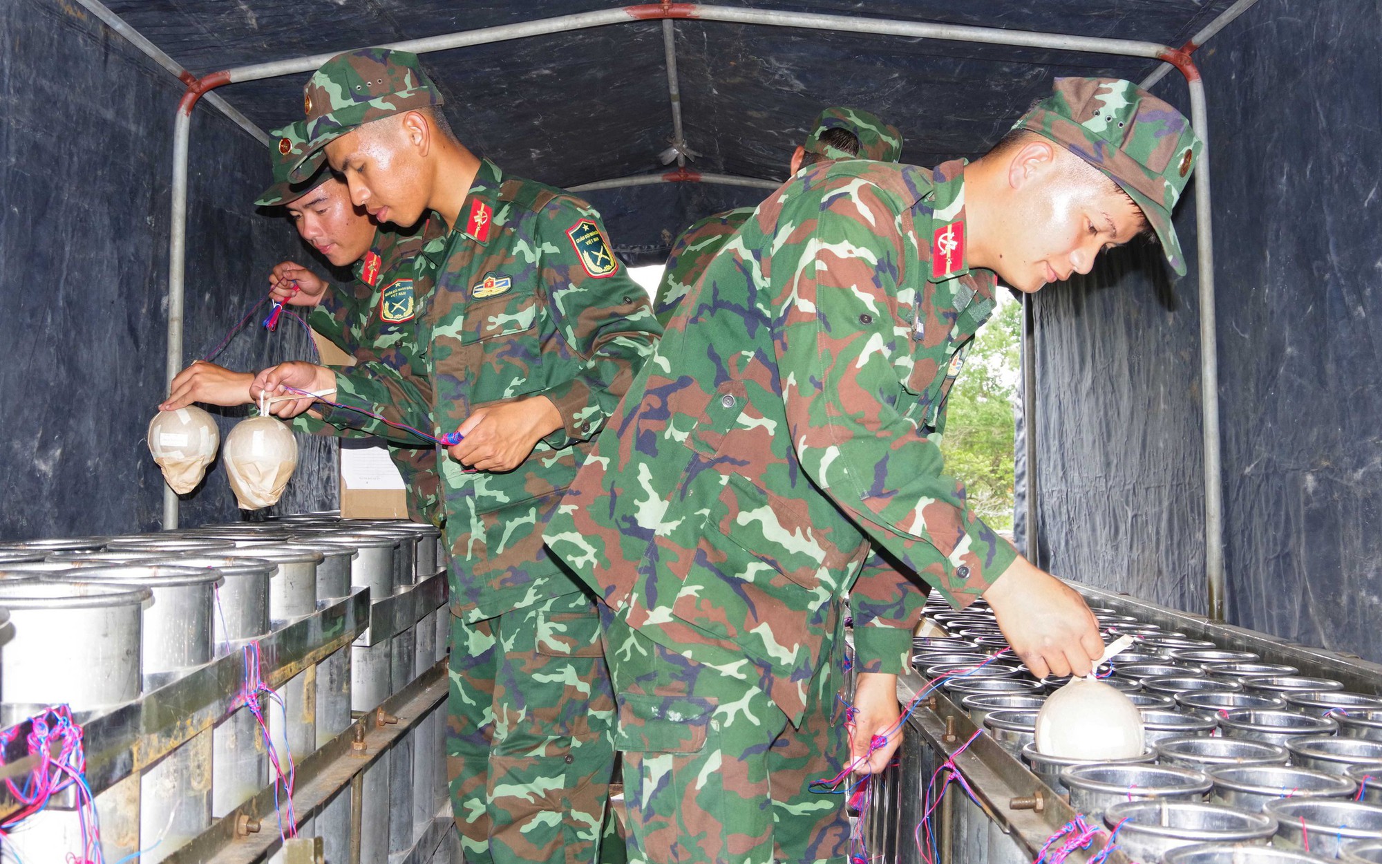 Cận cảnh trận địa pháo hoa sẵn sàng khai hỏa đêm giao thừa ở Huế