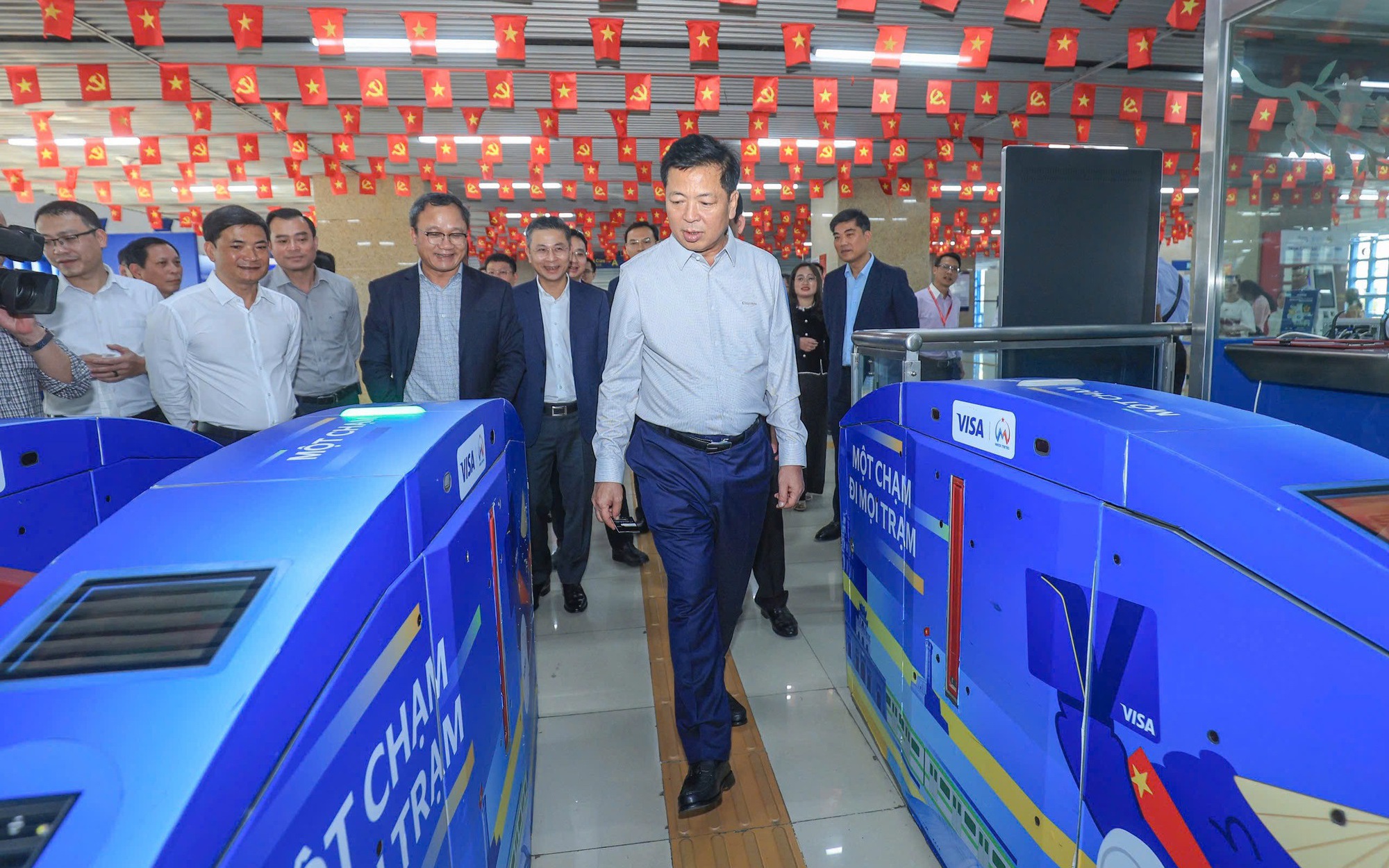 Mùng 6 Tết, lượng khách tại Nội Bài và Tân Sơn Nhất tăng vọt- Ảnh 1.