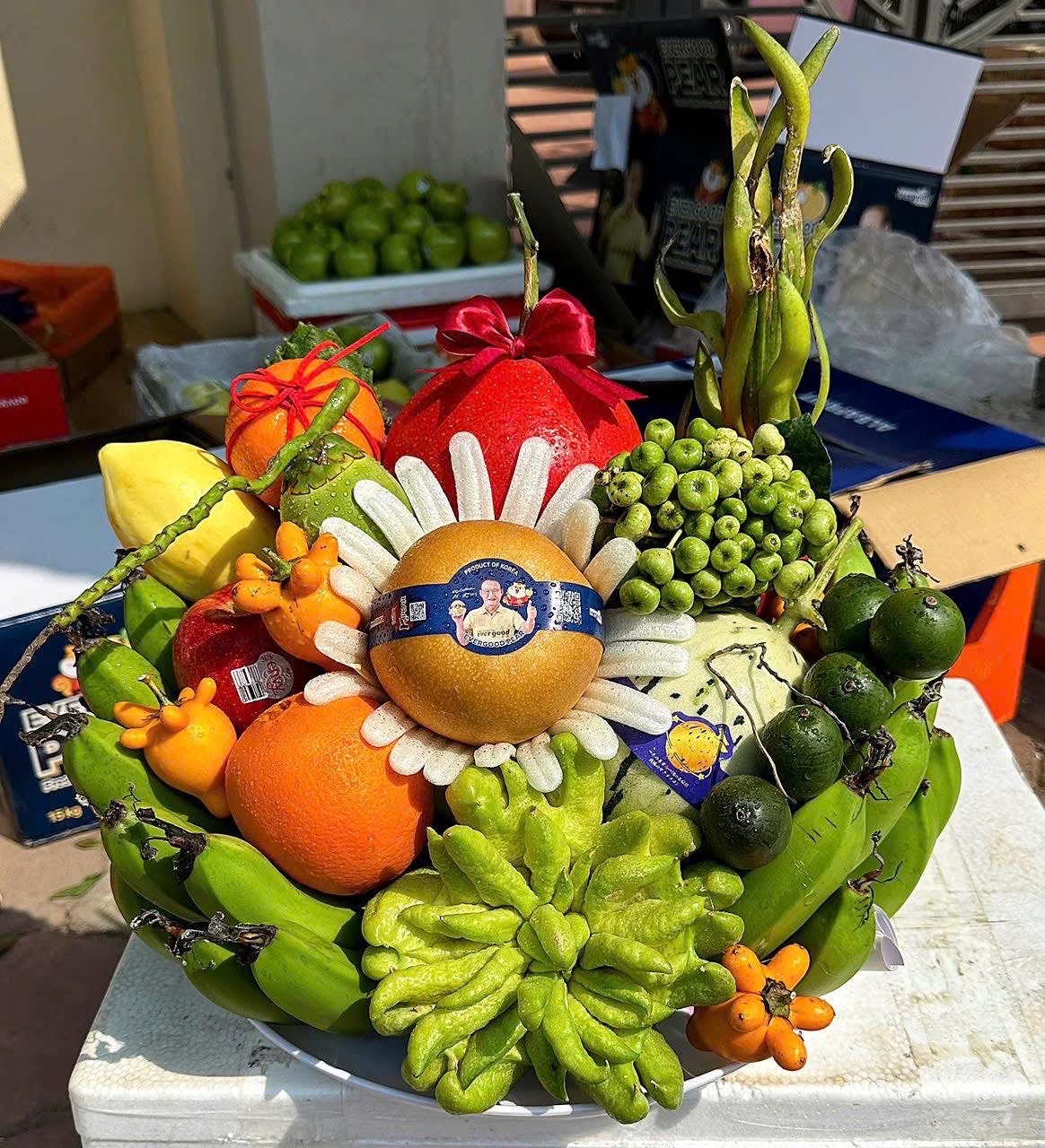 Mâm ngũ quả giá tiền triệu vẫn 'cháy hàng' dịp cận Tết 2026- Ảnh 4. Mâm ngũ quả giá tiền triệu vẫn 'cháy hàng' dịp cận Tết 2026- Ảnh 4.