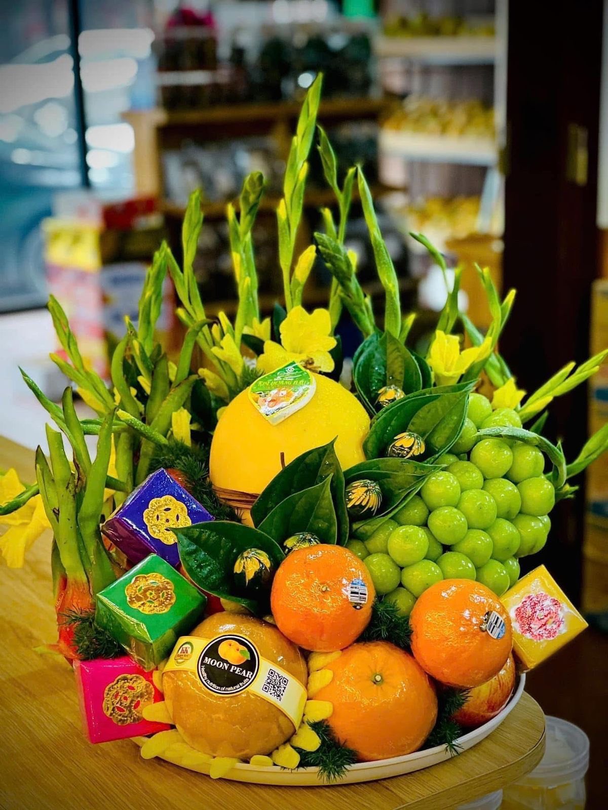 Mâm ngũ quả giá tiền triệu vẫn 'cháy hàng' dịp cận Tết 2026- Ảnh 5. Mâm ngũ quả giá tiền triệu vẫn 'cháy hàng' dịp cận Tết 2026- Ảnh 5.