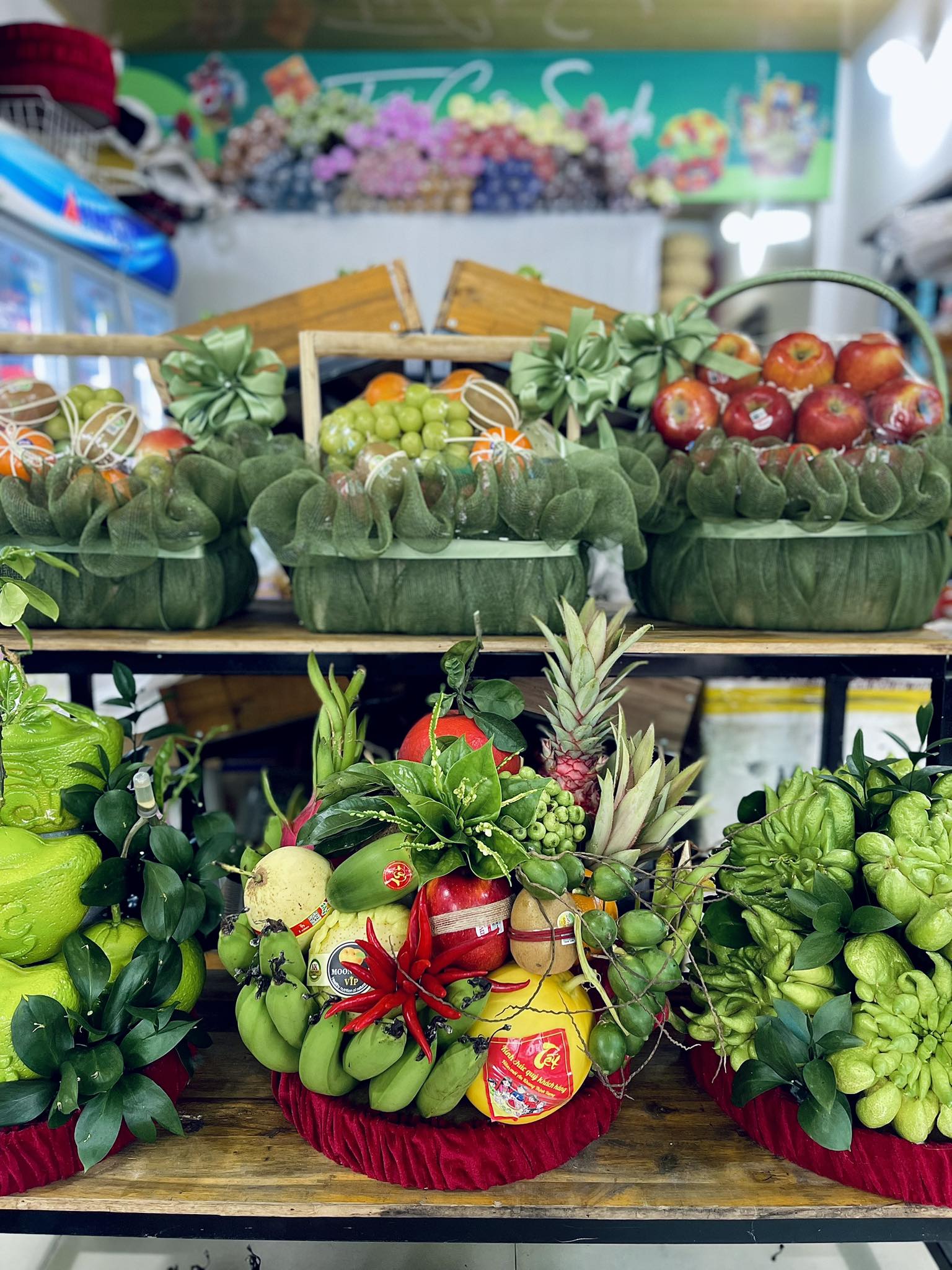 Mâm ngũ quả giá tiền triệu vẫn 'cháy hàng' dịp cận Tết 2026- Ảnh 1. Mâm ngũ quả giá tiền triệu vẫn 'cháy hàng' dịp cận Tết 2026- Ảnh 1.