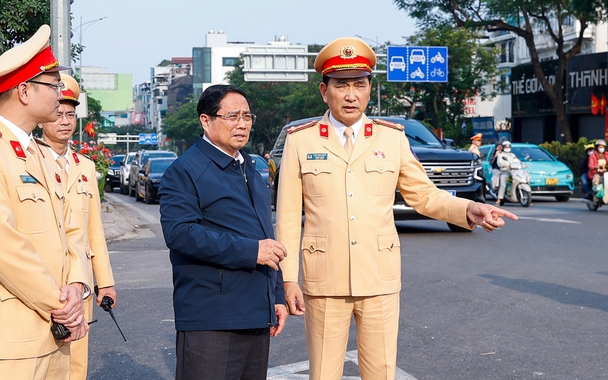 Thủ tướng động viên lực lượng CSGT, an ninh mạng làm nhiệm vụ đêm 29 Tết