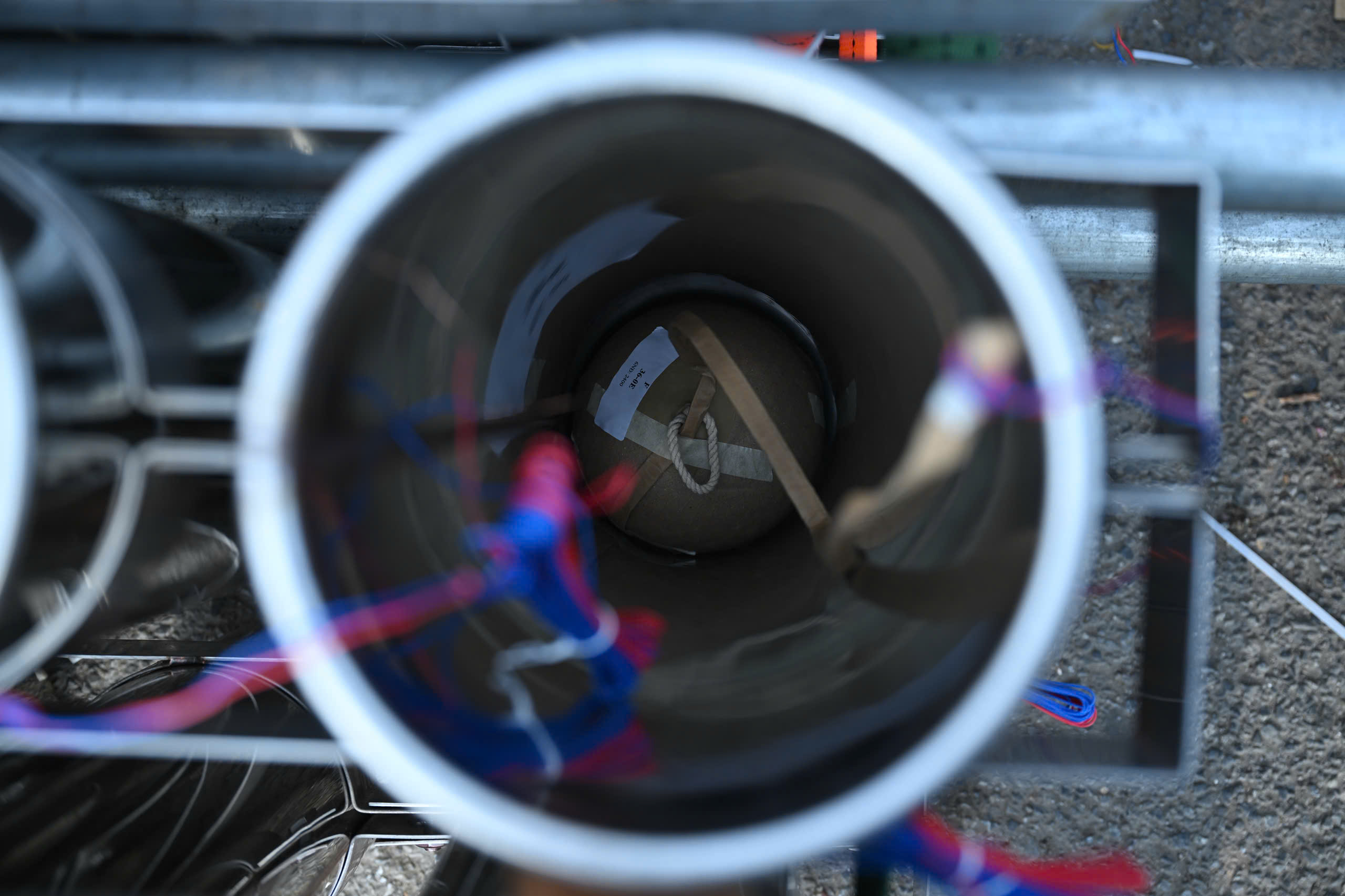 Hình ảnh "nạp đạn" cho trận địa pháo hoa đêm Giao thừa ở Hà Nội- Ảnh 5.