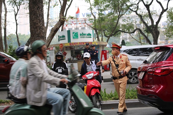 Tài xế xe buýt vi phạm nồng độ cồn trong ngày mùng 1 Tết- Ảnh 8.