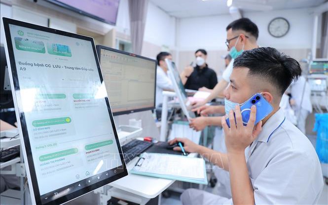 Giao thừa trắng đêm ở Bệnh viện E: Nhiều ca nguy kịch được cấp cứu kịp thời- Ảnh 8.